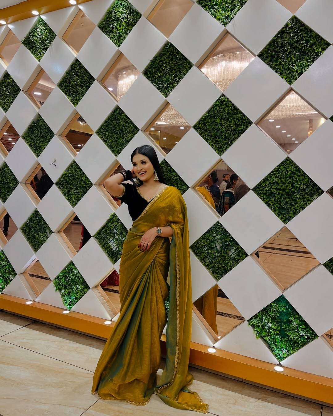     			ANAND SAREES Silk Blend Solid Ilkal Saree With Unstitched Blouse Piece ( GREEN )