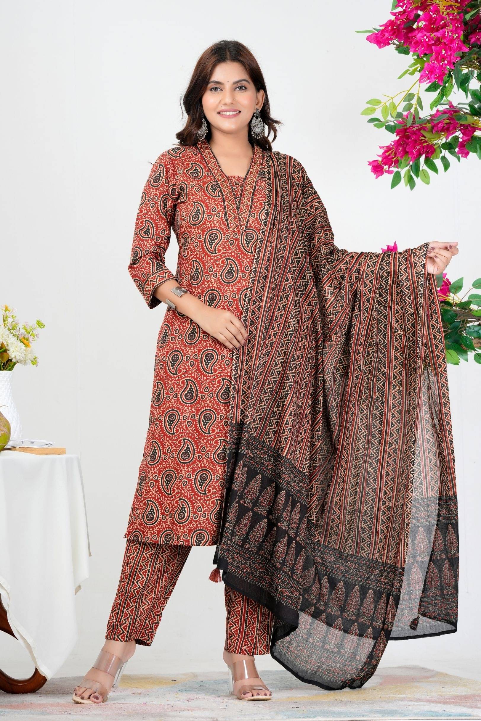     			Frionkandy Women Cotton Printed Ethnic Motifs Kurti With Pants ( Red )