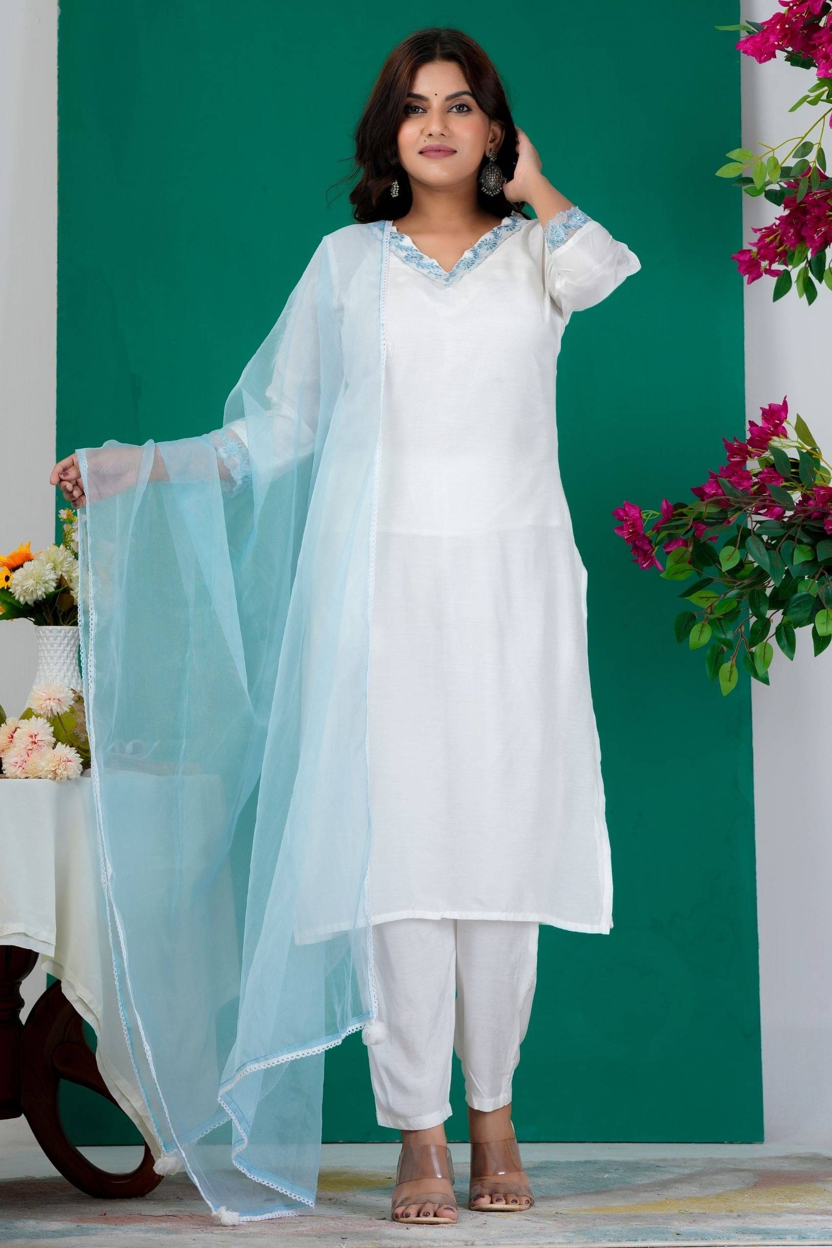     			Frionkandy Women Cotton Solid Ethnic Motifs Kurti With Pants ( White )
