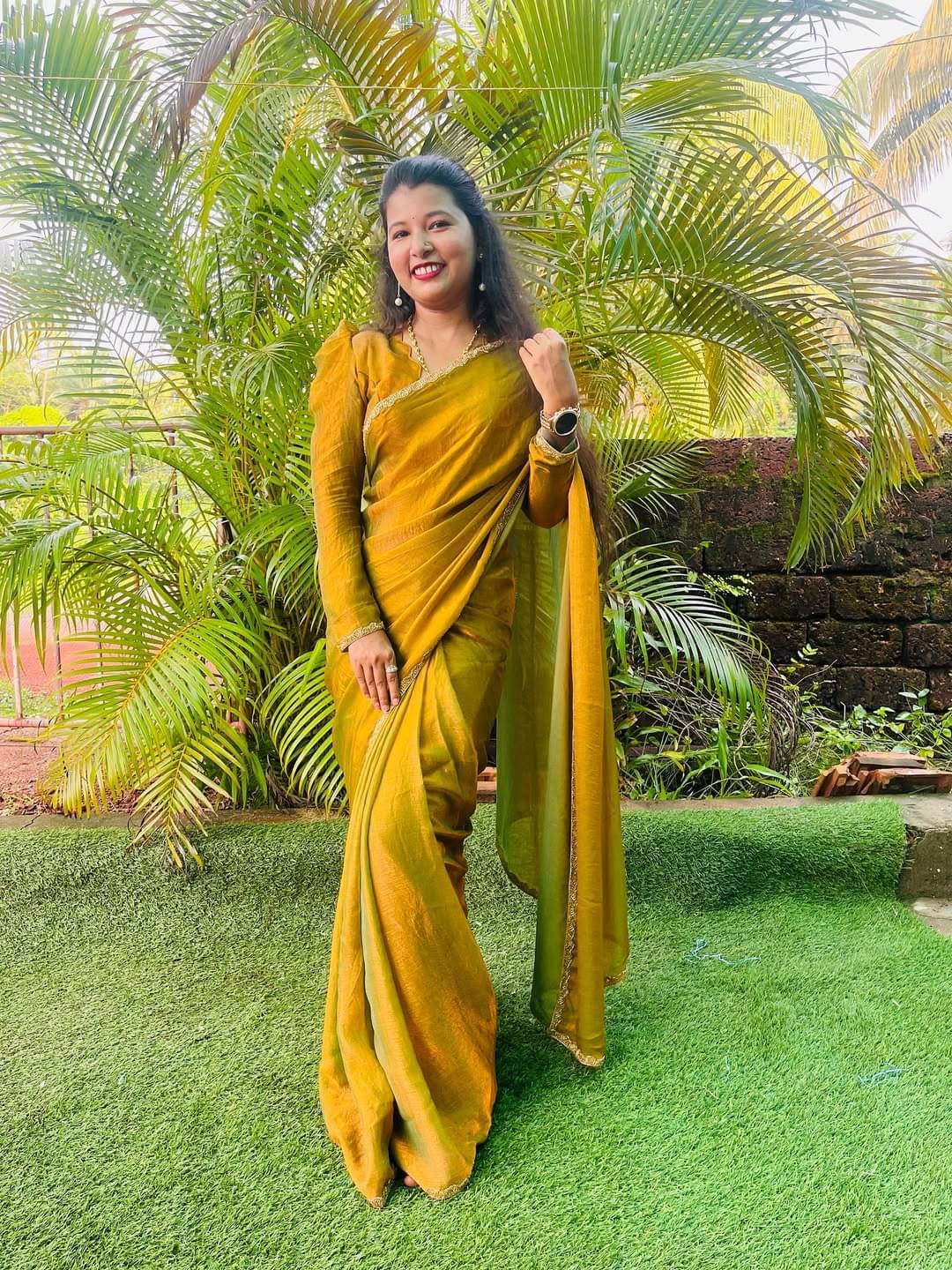     			Kashvi Sarees Silk Blend Solid Ilkal Saree With Unstitched Blouse Piece ( GREEN )
