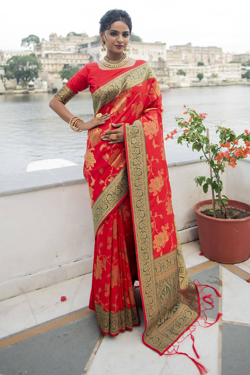     			Lilots Silk Blend Woven Regular Saree With Unstitched Blouse Piece ( Red )