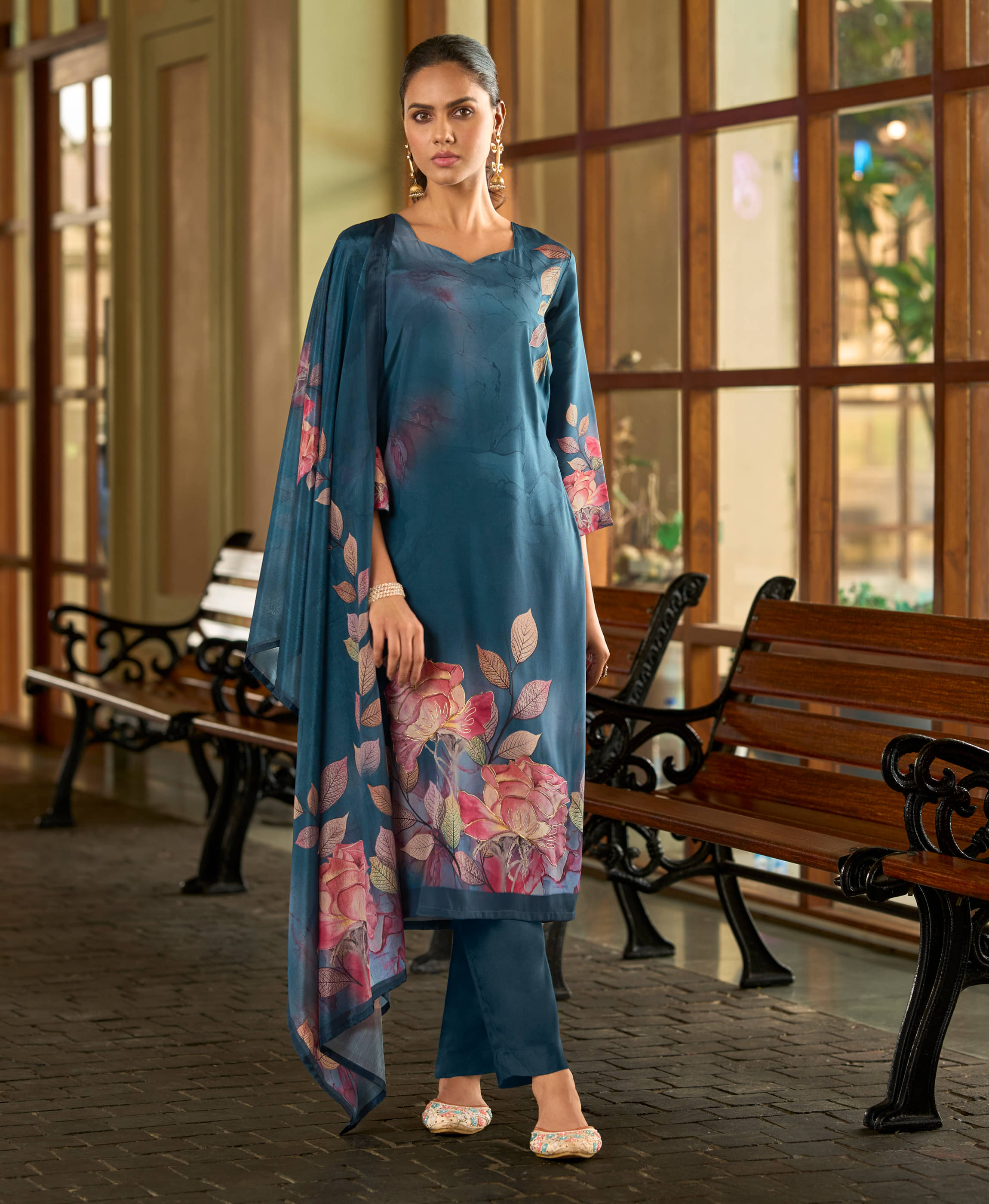 MOJILAA Women Silk Blend Printed Straight Kurti With Pants ( Blue ) MOJILAA Women Silk Blend Printed Straight Kurti With Pants ( Blue )