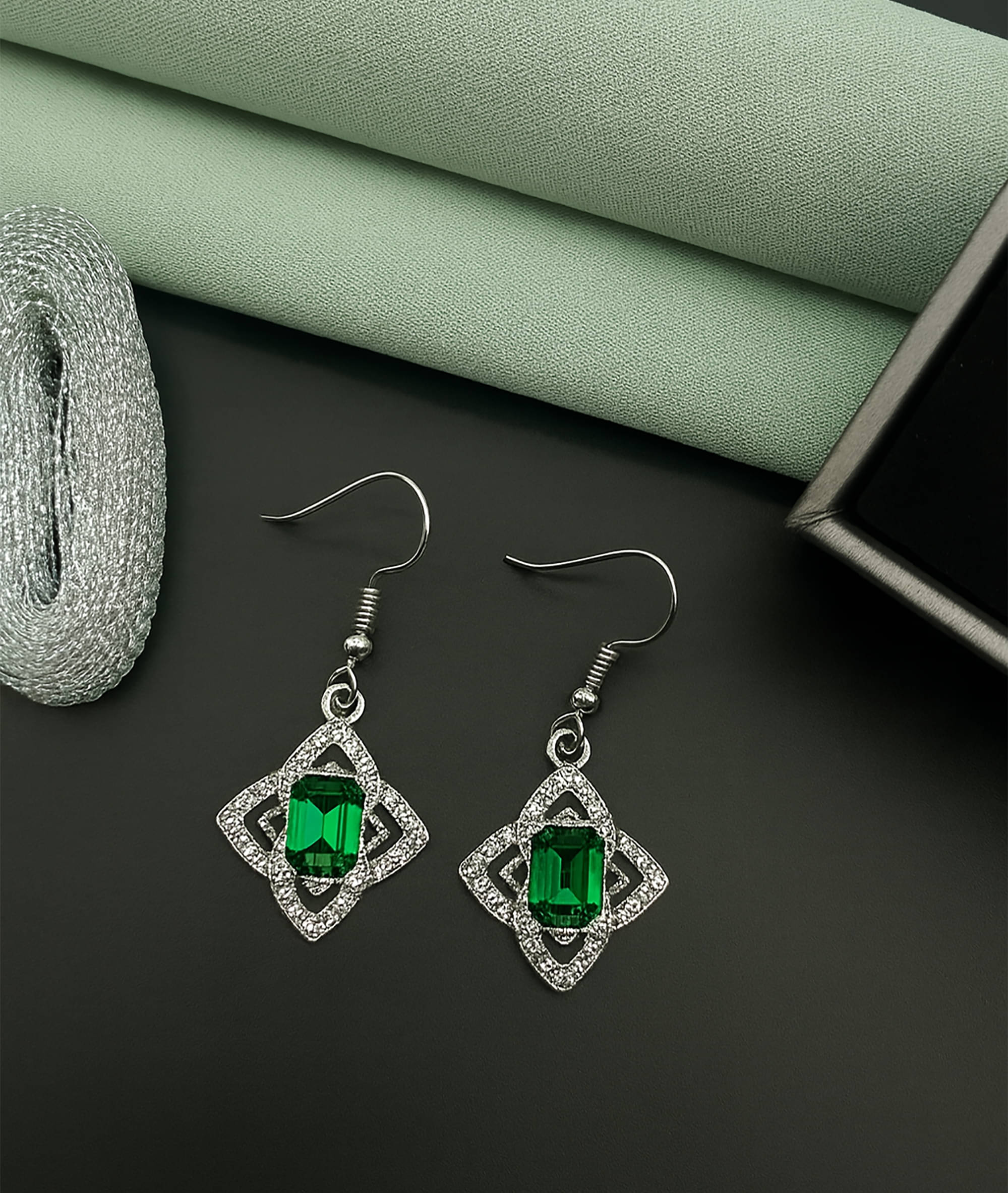     			SHANKHRAJ MA LL Green Drop Earrings ( Pack of 1 )