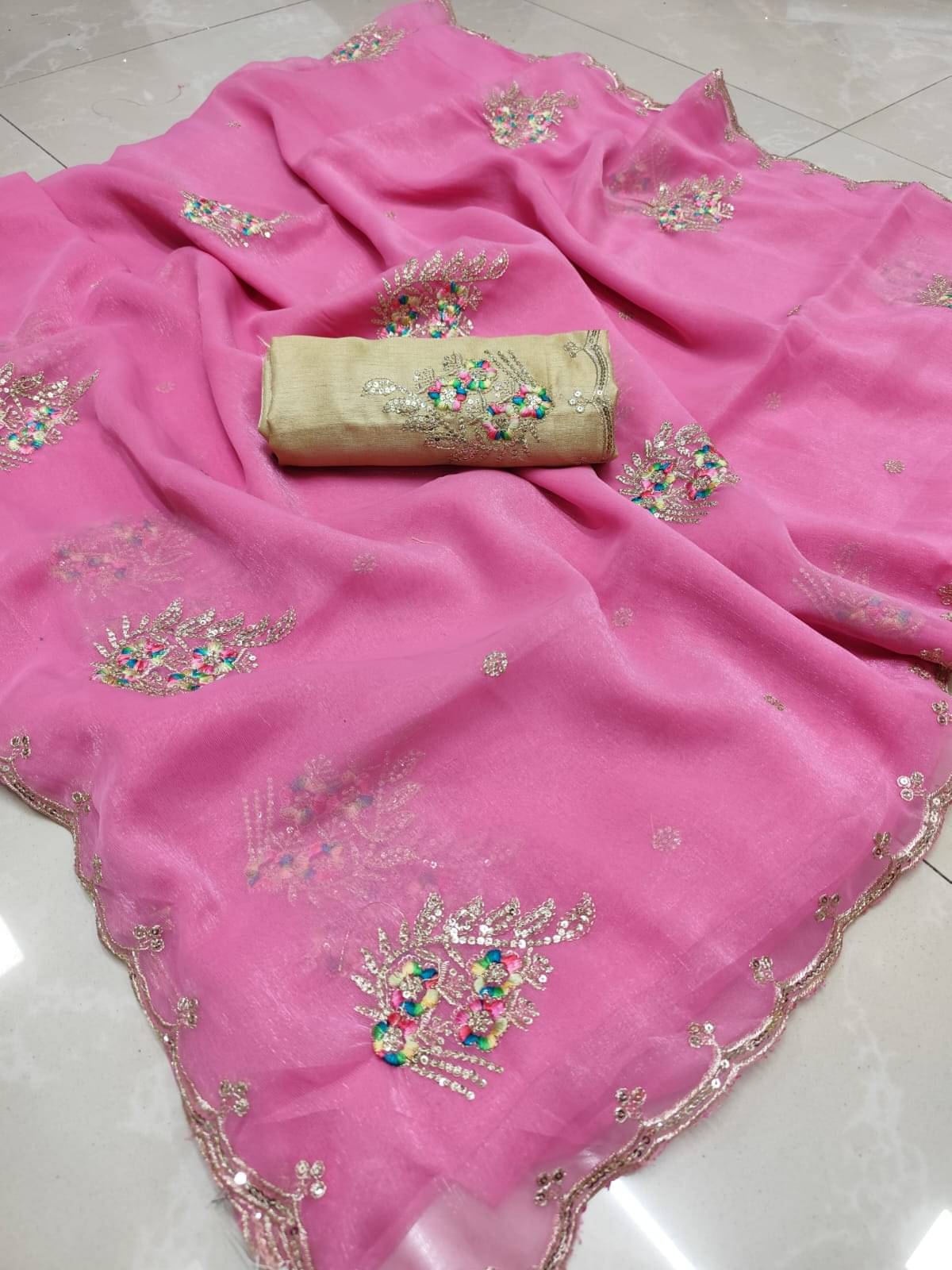     			Sareez House Chiffon Embroidered Regular Saree With Unstitched Blouse Piece ( Pink )