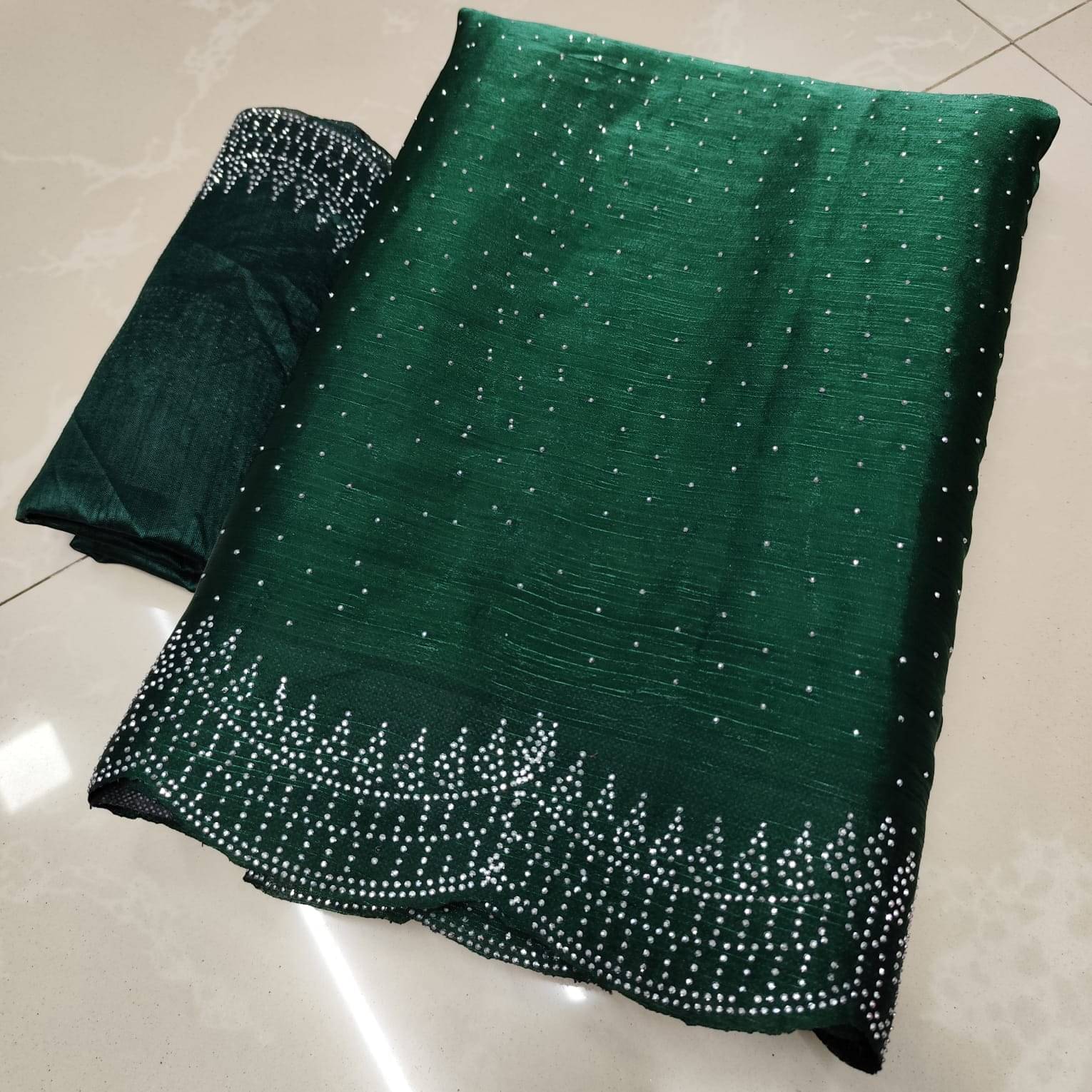     			Sareez House Jimmy Choo Self Design Regular Saree With Unstitched Blouse Piece ( Green )