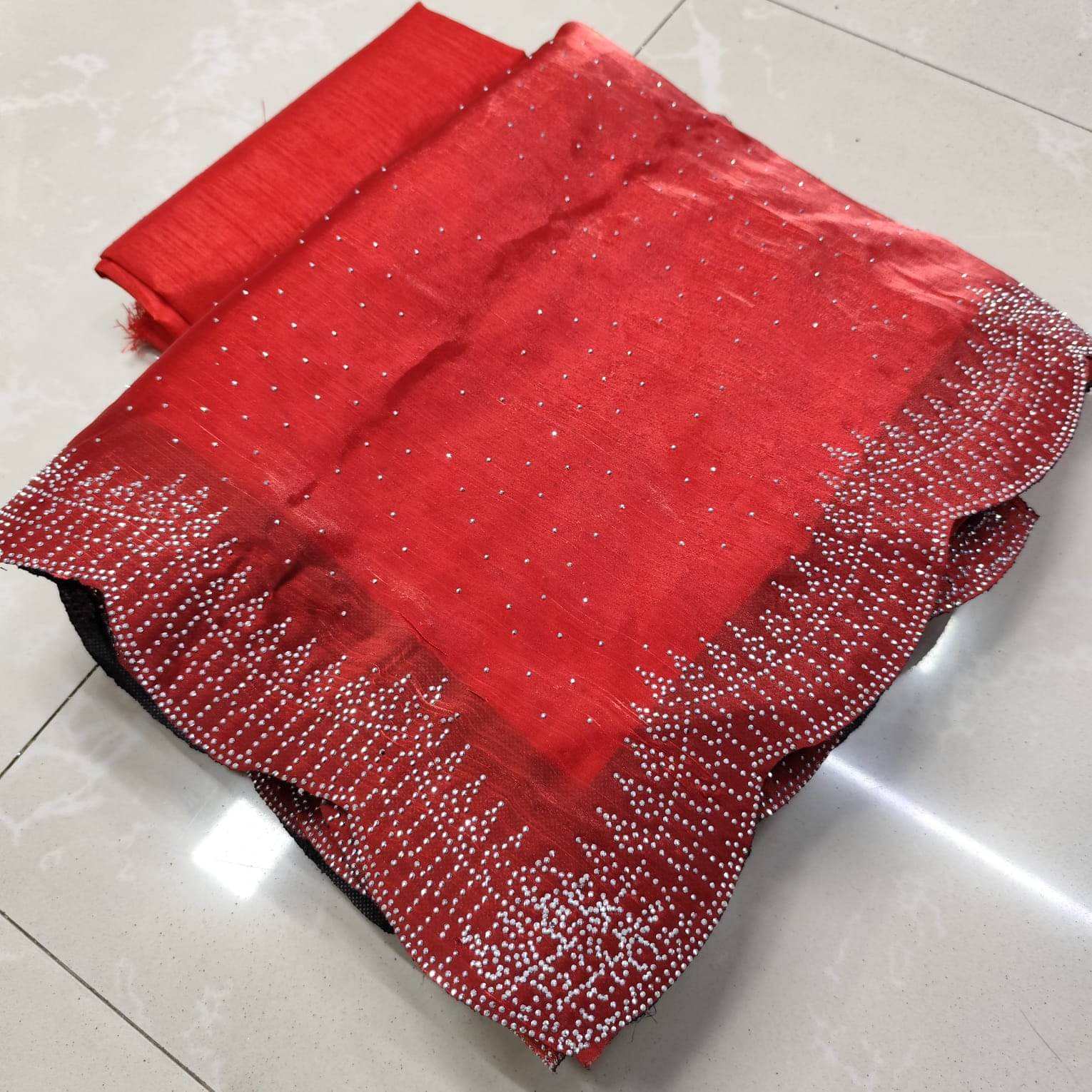     			Sareez House Jimmy Choo Self Design Regular Saree With Unstitched Blouse Piece ( Red )