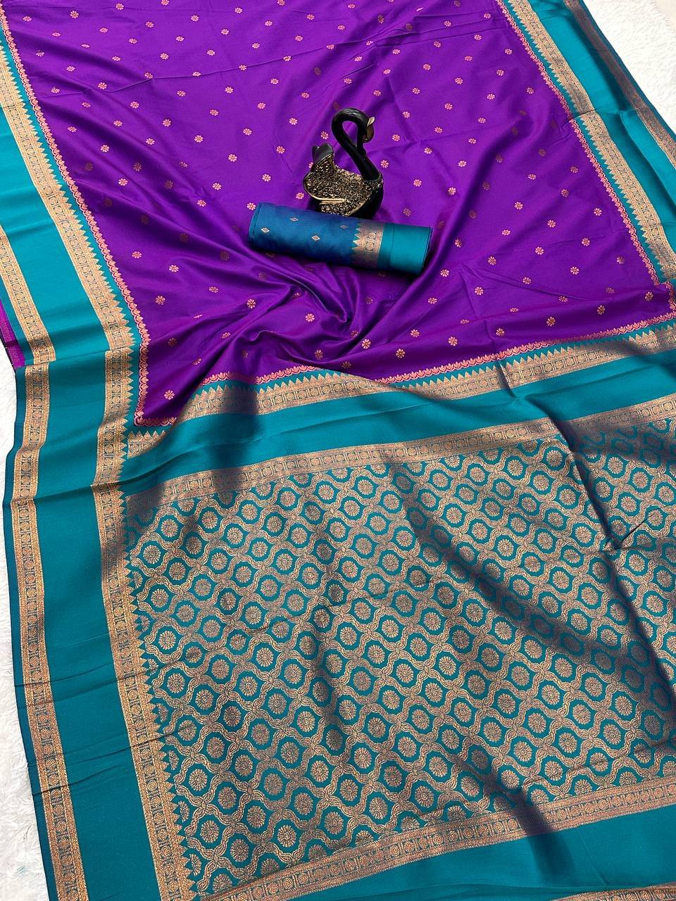     			THE PRIVATE LABLE Silk Blend Printed Regular Saree With Unstitched Blouse Piece ( Purple )