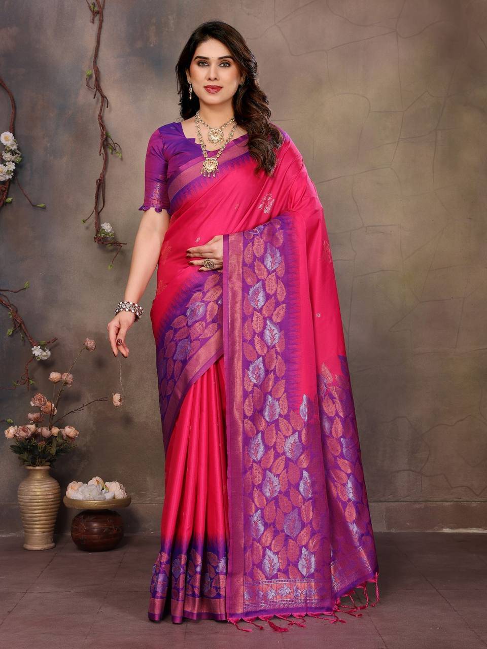     			THE PRIVATE LABLE Silk Blend Printed Regular Saree With Unstitched Blouse Piece ( Magenta )