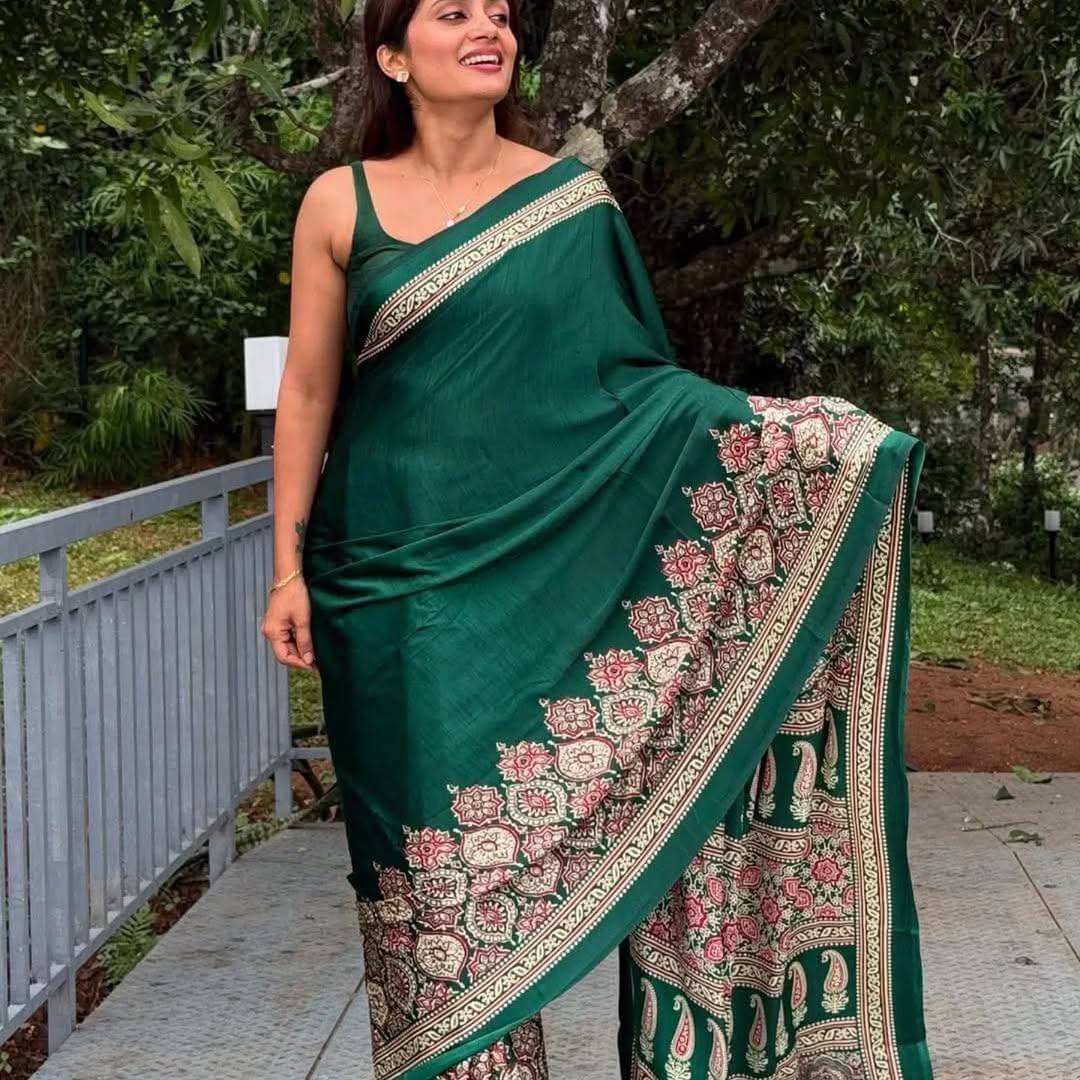     			THE PRIVATE LABLE Silk Blend Printed Regular Saree With Unstitched Blouse Piece ( Green )