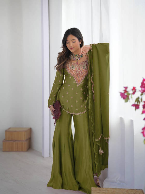 VYOM EMPORIO Women Silk Embroidered Ethnic Motifs Kurti With Alladin Salwar ( Green ) VYOM EMPORIO Women Silk Embroidered Ethnic Motifs Kurti With Alladin Salwar ( Green )