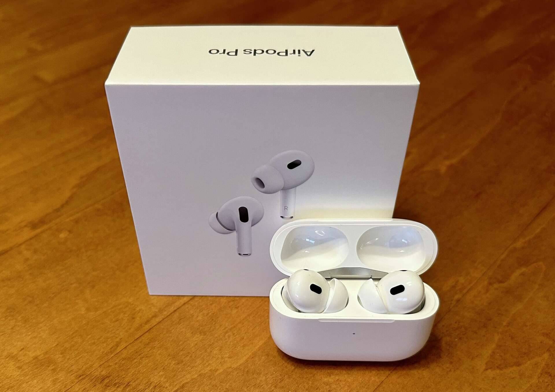    			Combo of EarPods and Series 10 logo watch