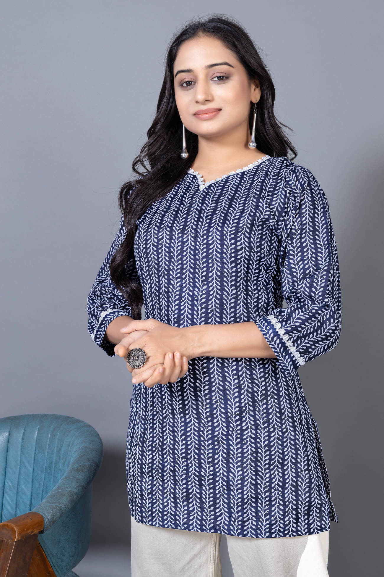     			Devakii Women Cotton Blend Printed Straight Kurti ( Navy Blue )
