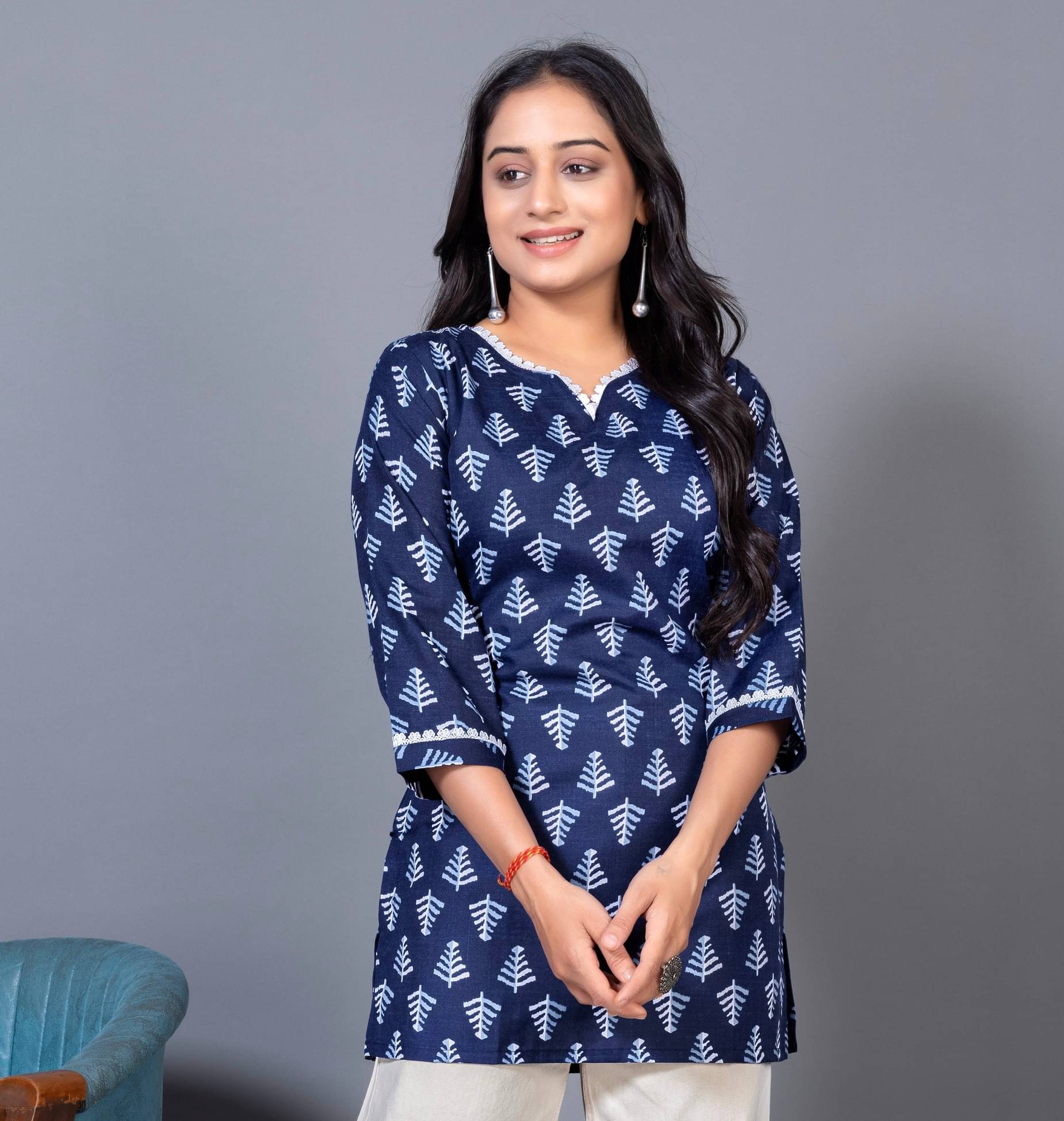     			Devakii Women Cotton Blend Printed Straight Kurti ( Navy Blue )