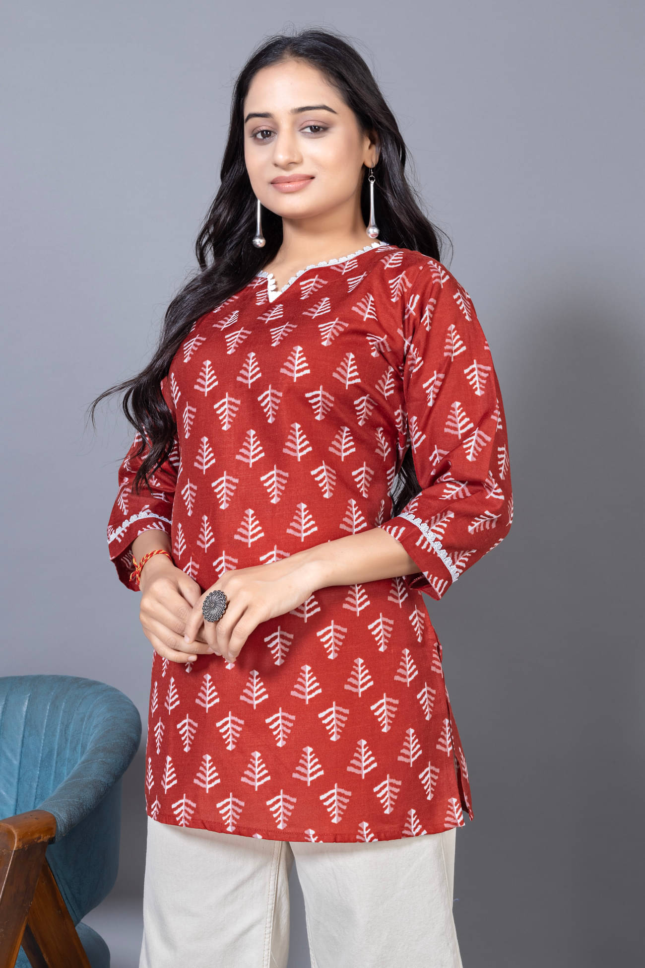     			Devakii Women Cotton Blend Printed Straight Kurti ( Maroon )
