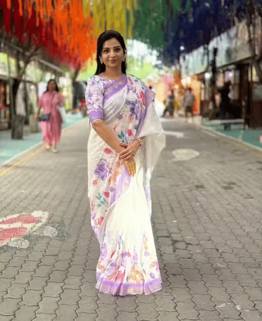 Ditya Fashion Cotton Printed Regular Saree With Unstitched Blouse Piece ( White ) Ditya Fashion Cotton Printed Regular Saree With Unstitched Blouse Piece ( White )