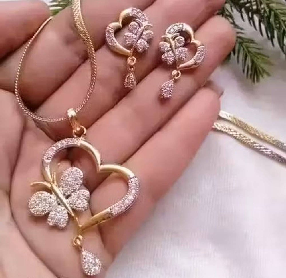     			ENTERCARTS Golden Pendant set ( Pack of 1 )