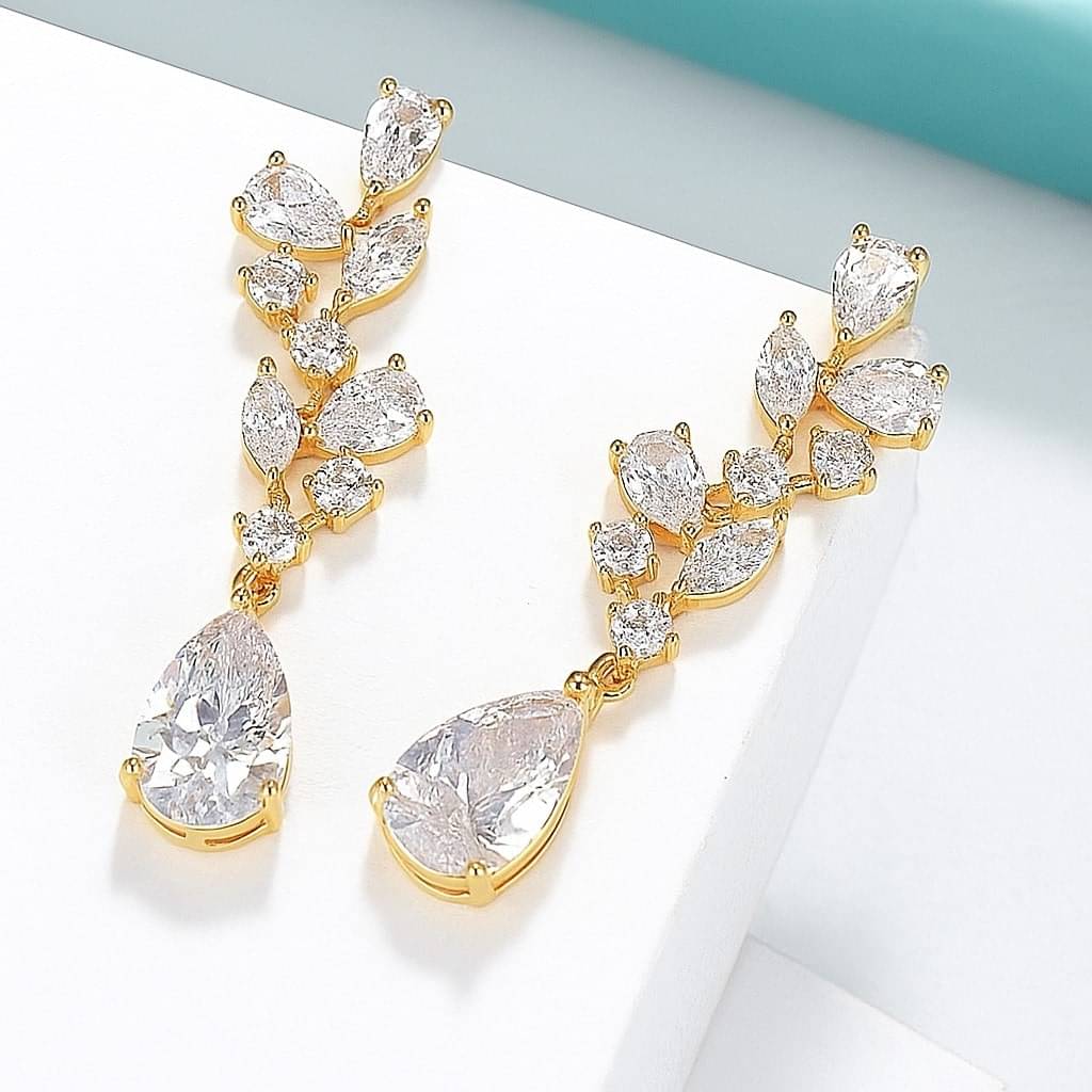     			ENTERCARTS Golden Stud Earrings ( Pack of 1 )