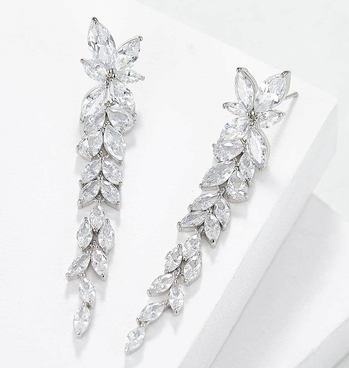     			ENTERCARTS Silver Drop Earrings ( Pack of 1 )