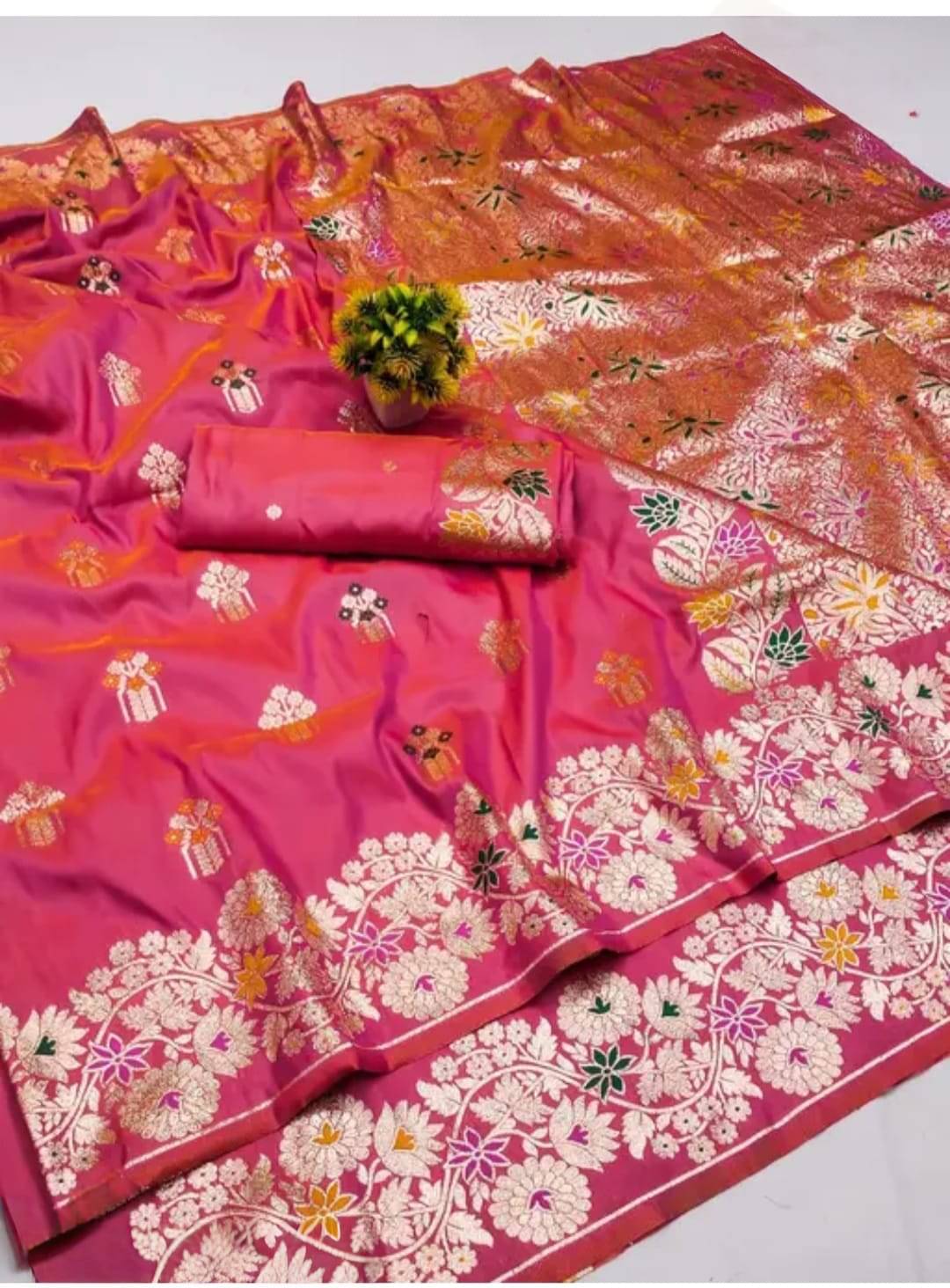     			HOUSEOFDREAM Art Silk Embellished Banarasi saree With Unstitched Blouse Piece ( Rani )