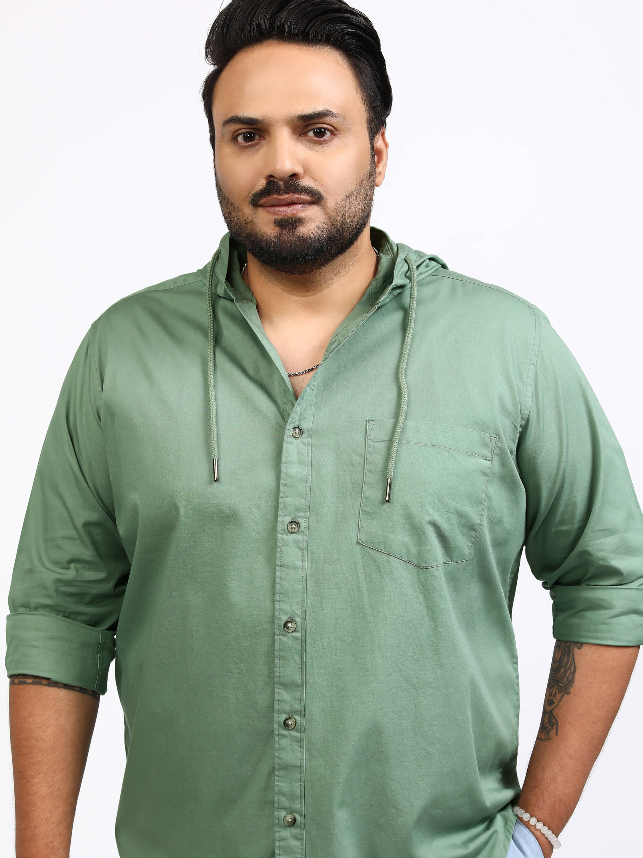 Highlander 100% Cotton Relaxed Fit Solids Full Sleeves Men's Casual Shirt - Green ( Pack of 1 ) Highlander 100% Cotton Relaxed Fit Solids Full Sleeves Men's Casual Shirt - Green ( Pack of 1 )