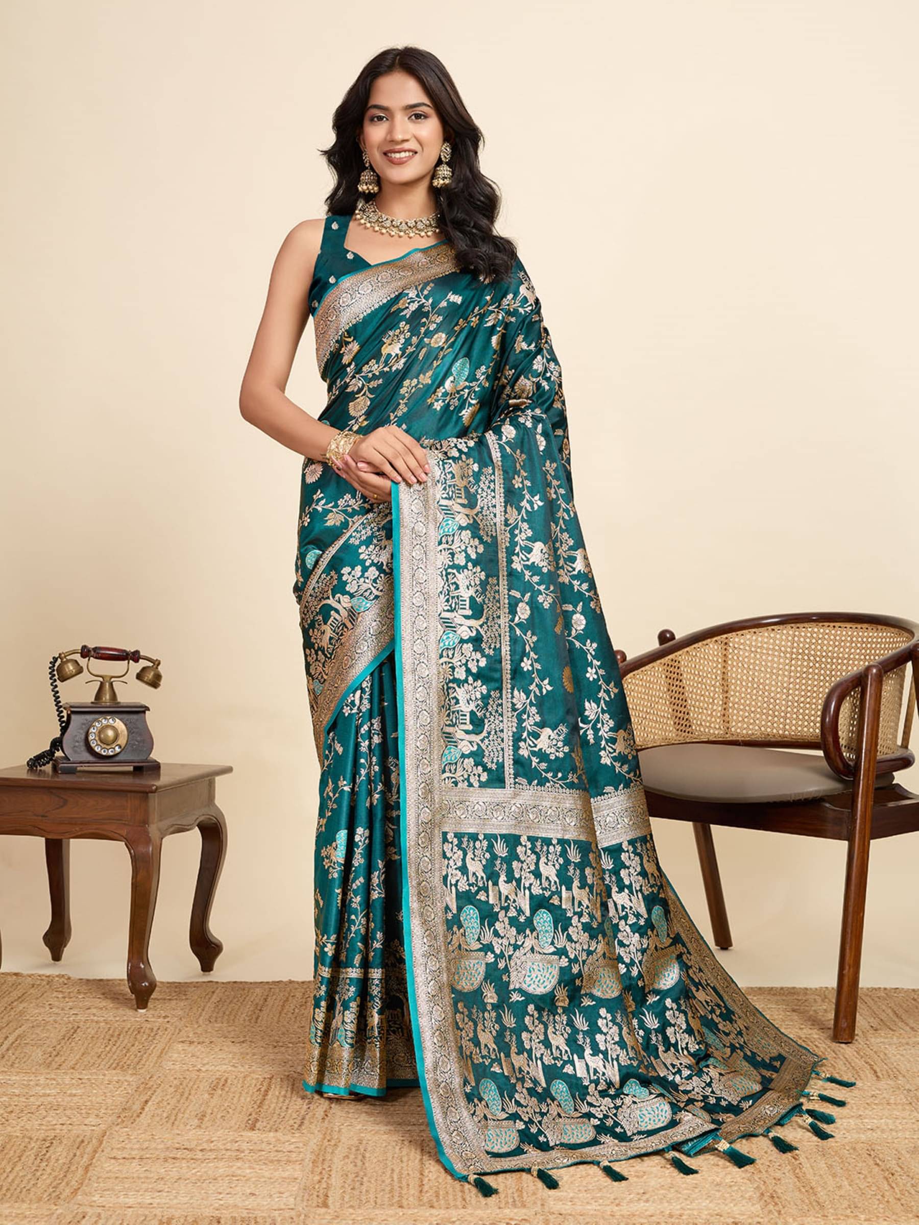 Rangtulika Ethnics Silk Woven Banarasi saree With Unstitched Blouse Piece ( Sea Green ) Rangtulika Ethnics Silk Woven Banarasi saree With Unstitched Blouse Piece ( Sea Green )