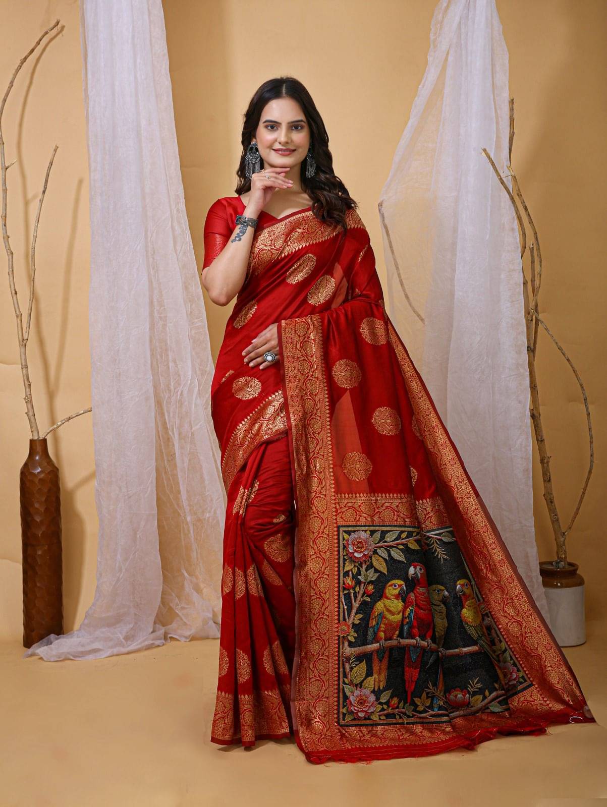     			Rangtulika Ethnics Silk Woven Banarasi saree With Unstitched Blouse Piece ( Red )