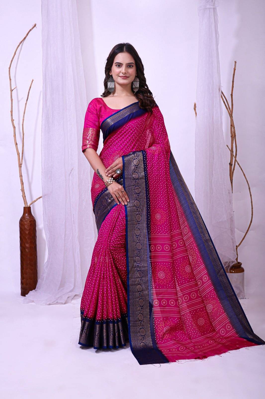 Rangtulika Ethnics Silk Woven Banarasi saree With Unstitched Blouse Piece ( Maroon ) Rangtulika Ethnics Silk Woven Banarasi saree With Unstitched Blouse Piece ( Maroon )