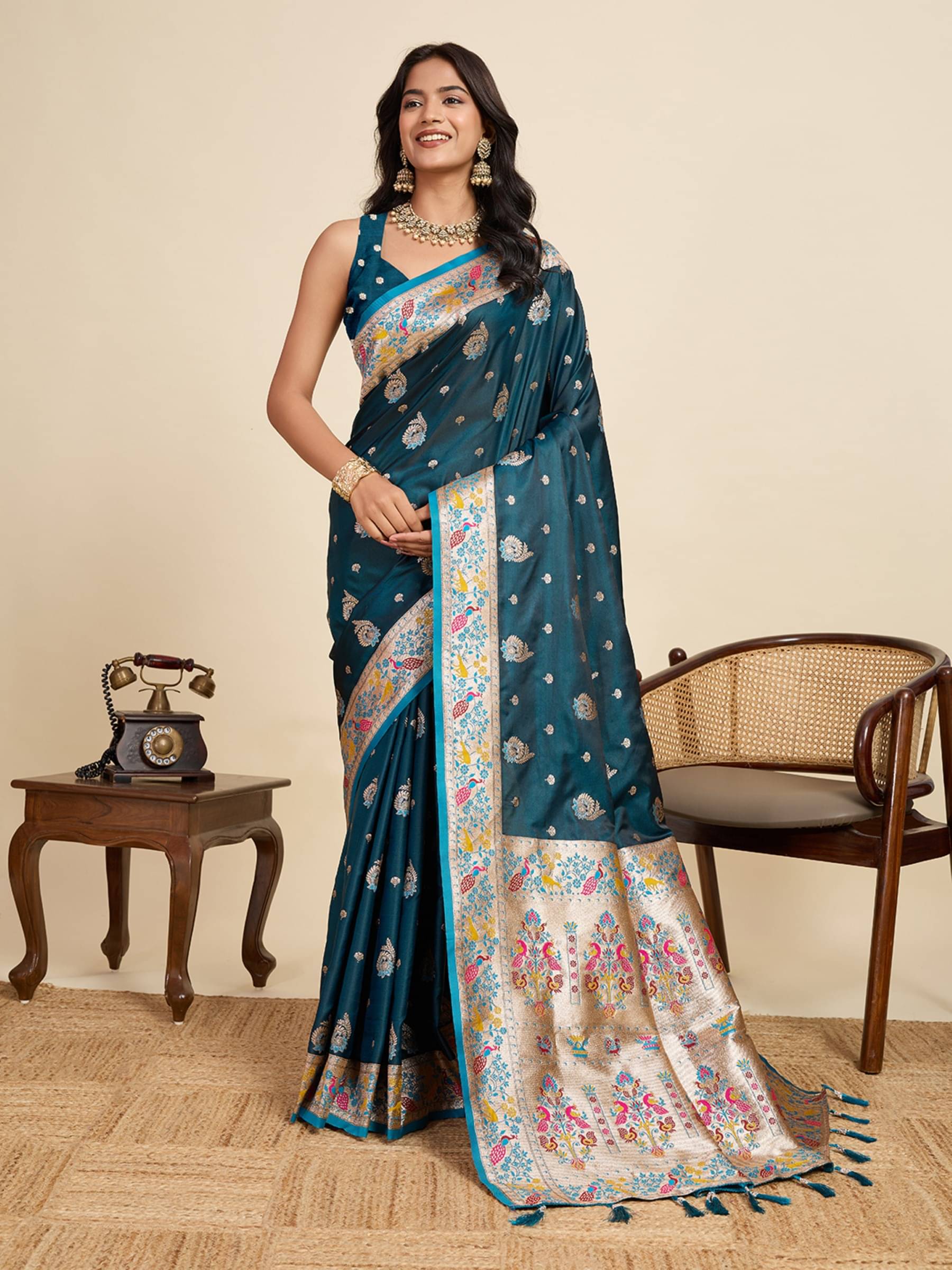     			Rangtulika Ethnics Silk Woven Paithani Sarees With Unstitched Blouse Piece ( Teal )