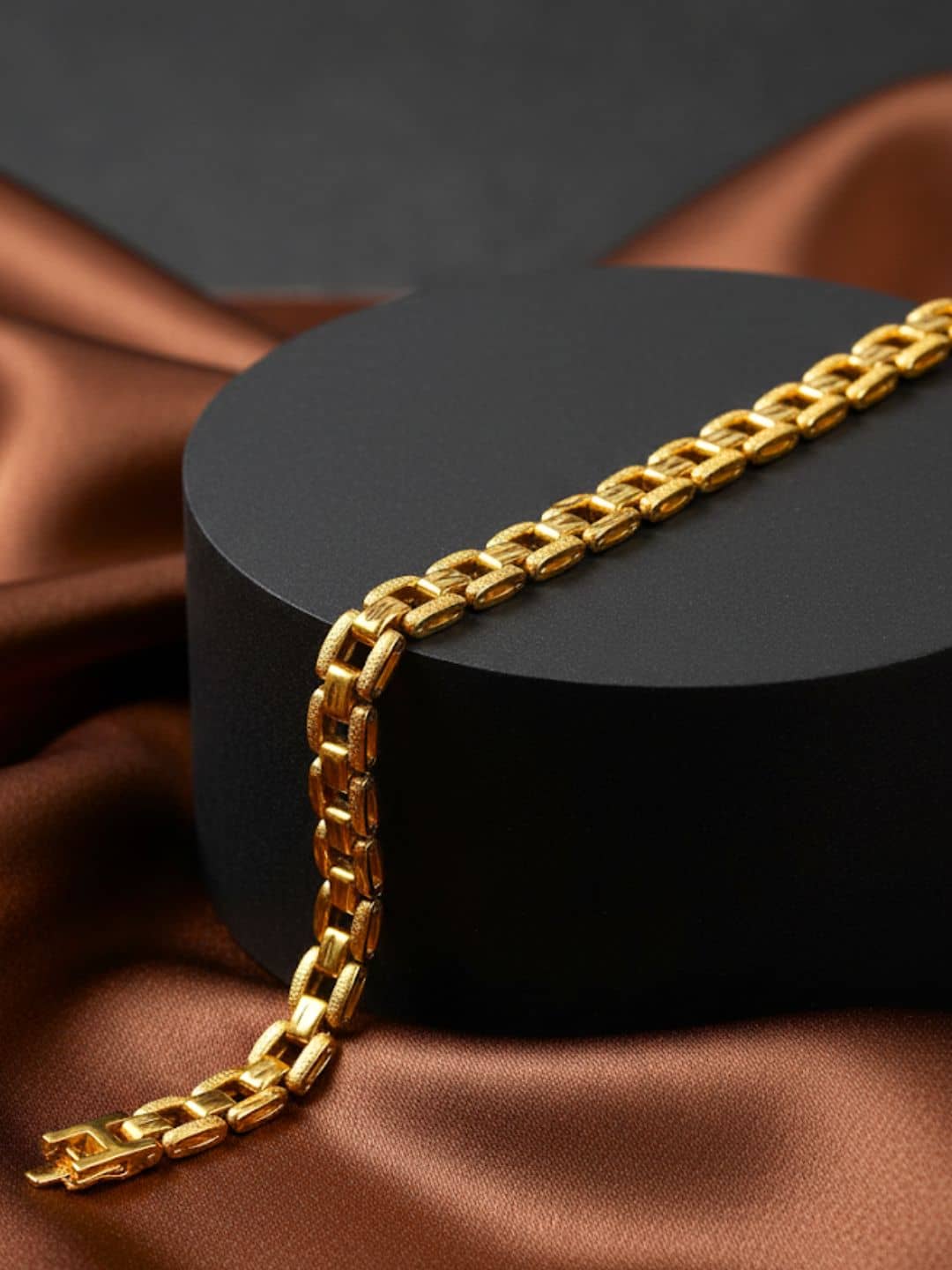 Style Wind Gold Bracelet ( Pack of 1 ) - Bangles & Bracelets | Buy online on ZillyBuy