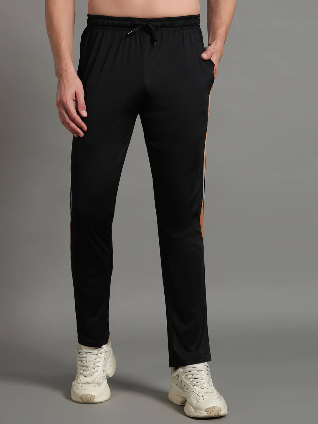     			THE CASUALS Black Polyester Men's Sports Trackpants ( Pack of 1 )