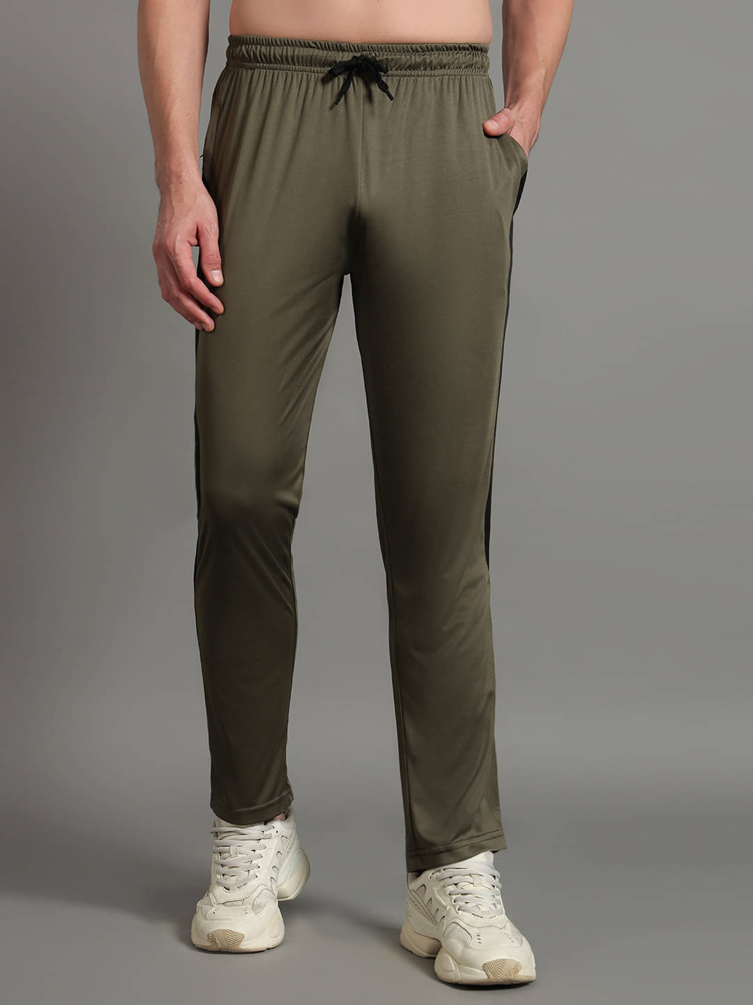     			THE CASUALS Olive Green Polyester Men's Sports Trackpants ( Pack of 1 )