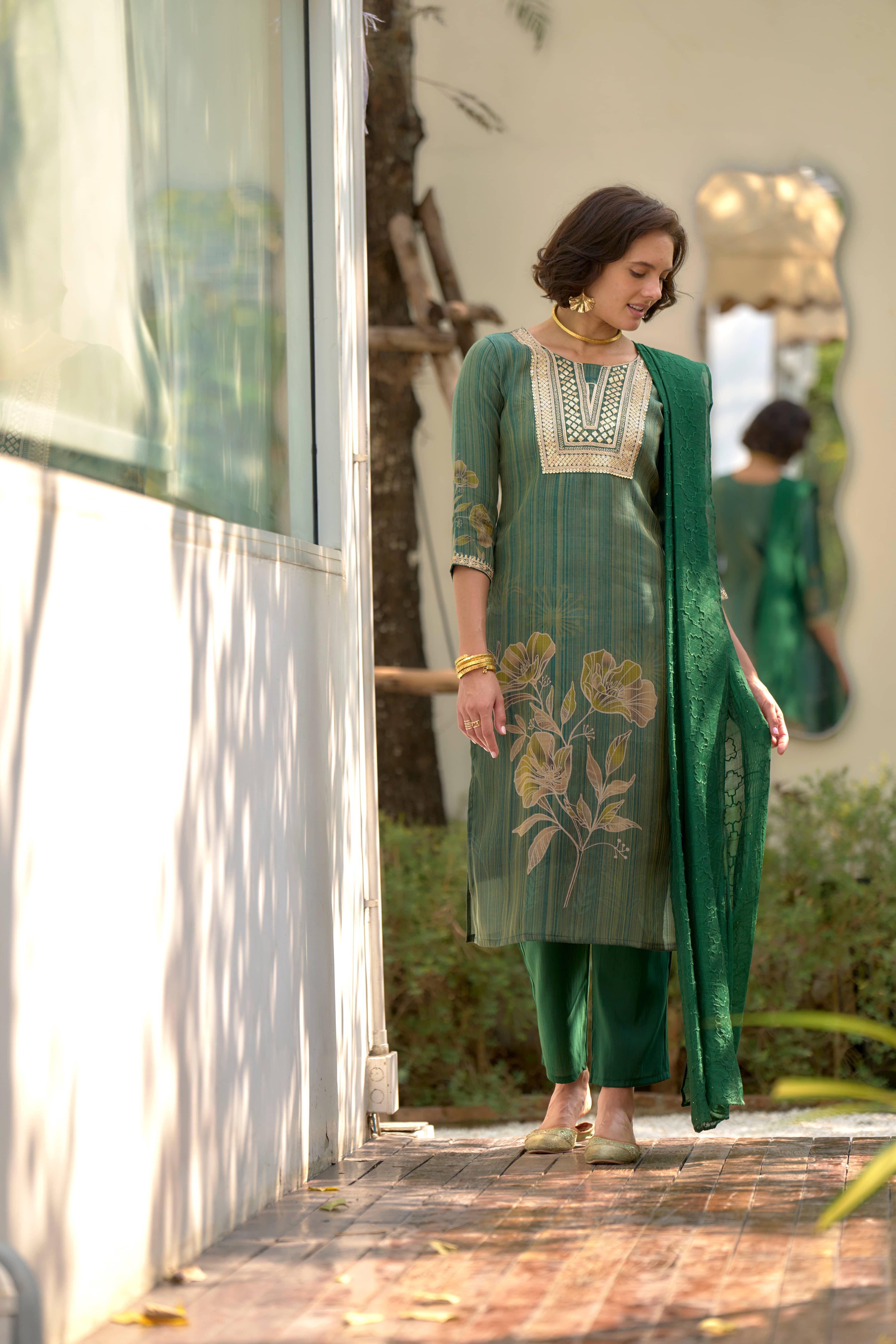 THE52 Women Tissue Embroidered Straight Kurti With Pants ( Green ) THE52 Women Tissue Embroidered Straight Kurti With Pants ( Green )