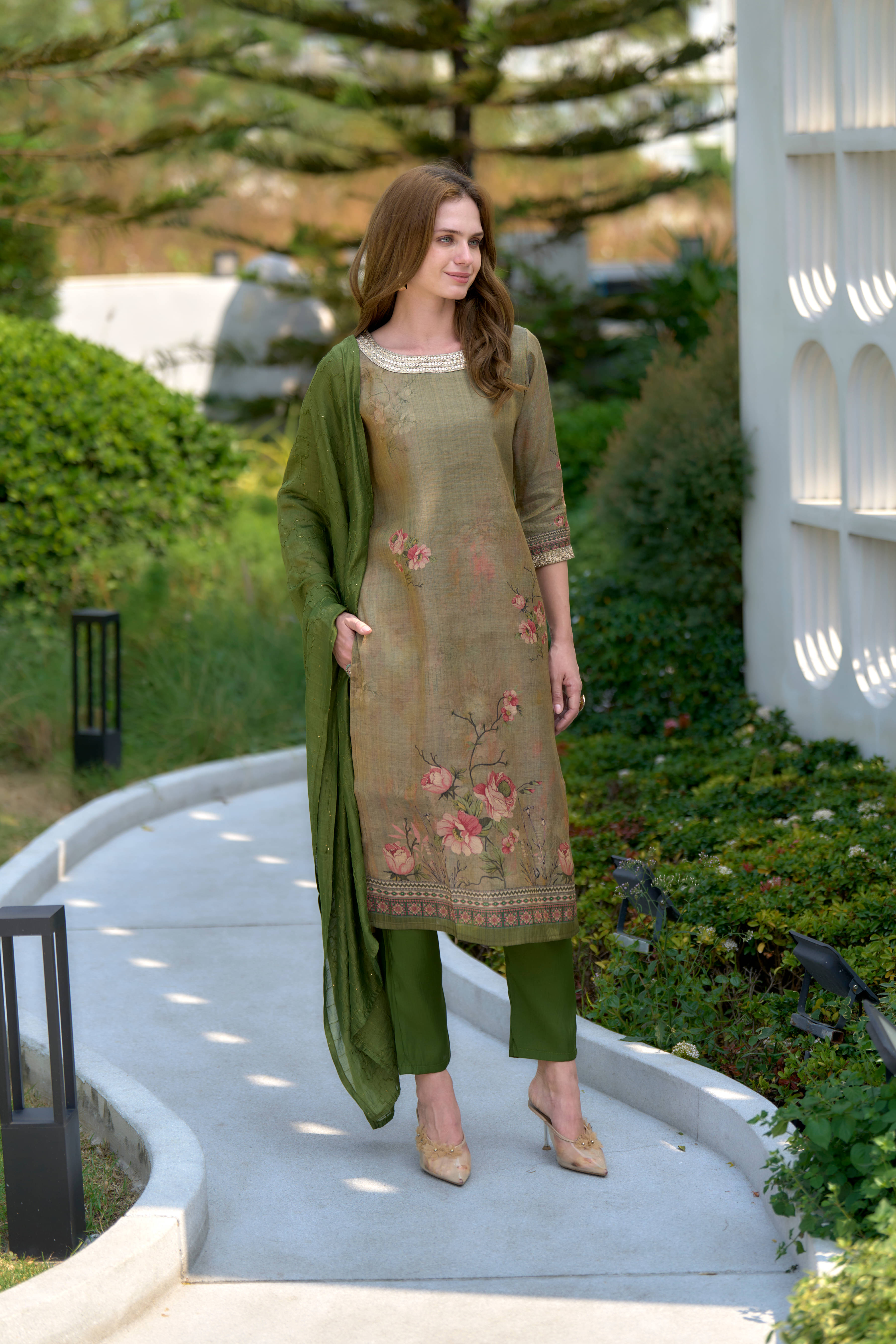 THE52 Women Tissue Embroidered Straight Kurti With Pants ( Olive ) THE52 Women Tissue Embroidered Straight Kurti With Pants ( Olive )