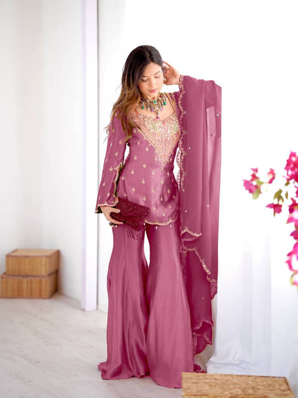    			YASHASVI ENTERPRISE Women Silk Embroidered Ethnic Motifs Kurti With Alladin Salwar ( Peach )