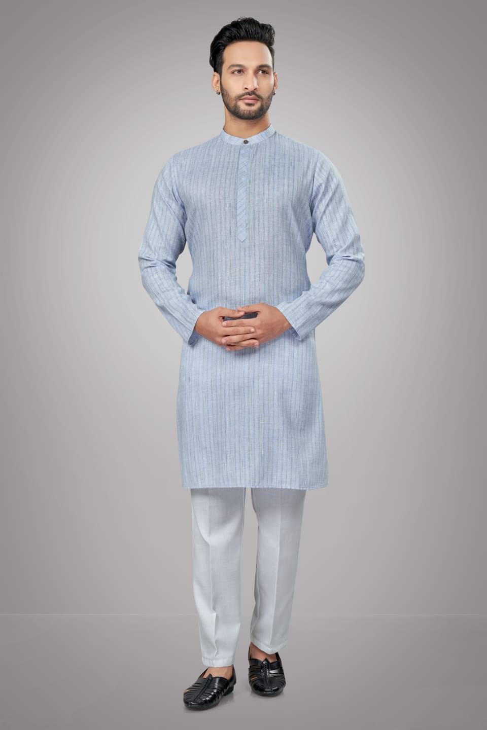     			JUGG JUGG JEEYO Blue Blended Men's Regular Kurta ( Pack of 1 )