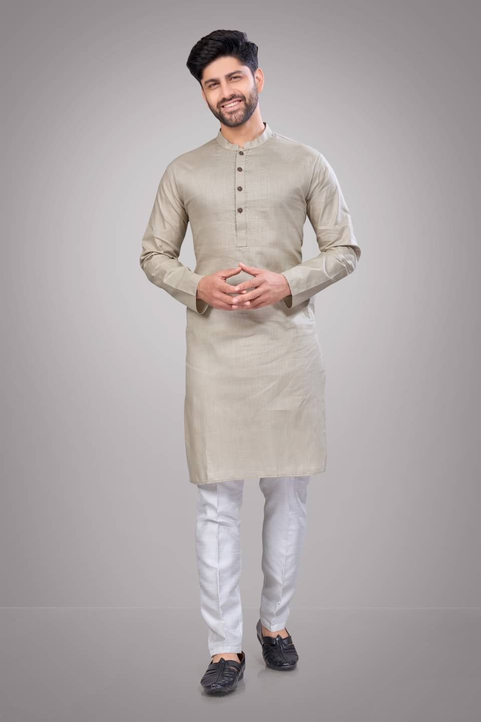     			JUGG JUGG JEEYO Khaki Blended Men's Regular Kurta ( Pack of 1 )