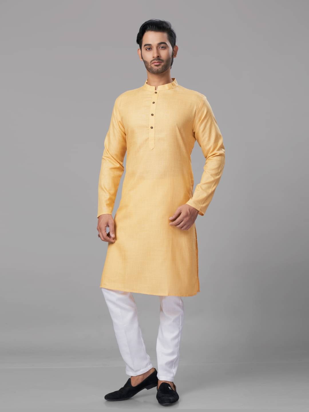     			JUGG JUGG JEEYO Yellow Blended Men's Regular Kurta ( Pack of 1 )