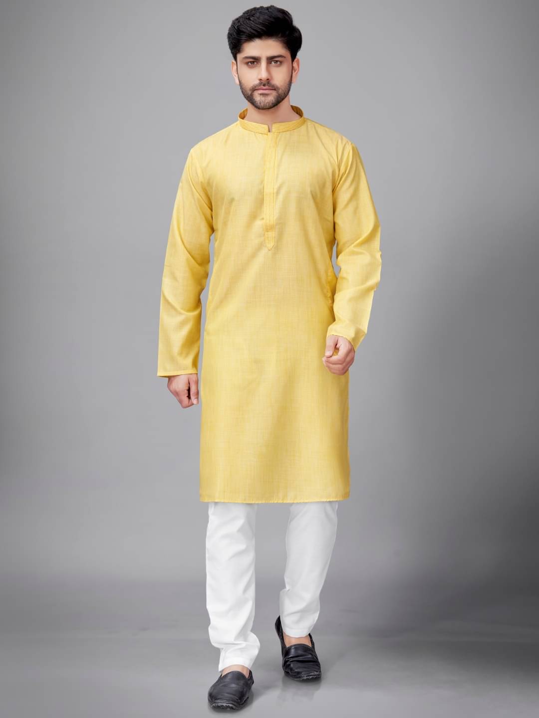     			JUGG JUGG JEEYO Yellow Blended Men's Regular Kurta ( Pack of 1 )