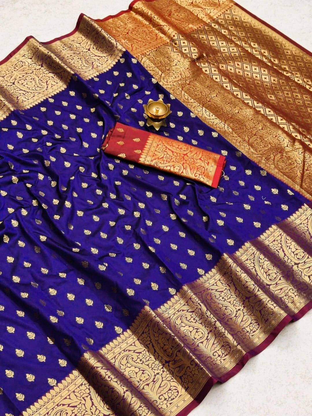 Krisha Enterprise Jacquard Woven Regular Saree With Unstitched Blouse Piece ( Navy Blue ) Krisha Enterprise Jacquard Woven Regular Saree With Unstitched Blouse Piece ( Navy Blue )
