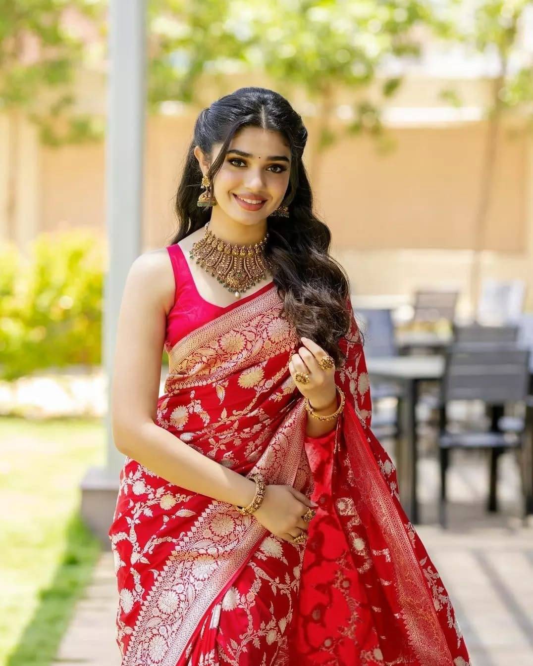     			Krisha Enterprise Silk Woven Regular Saree With Unstitched Blouse Piece ( Red )