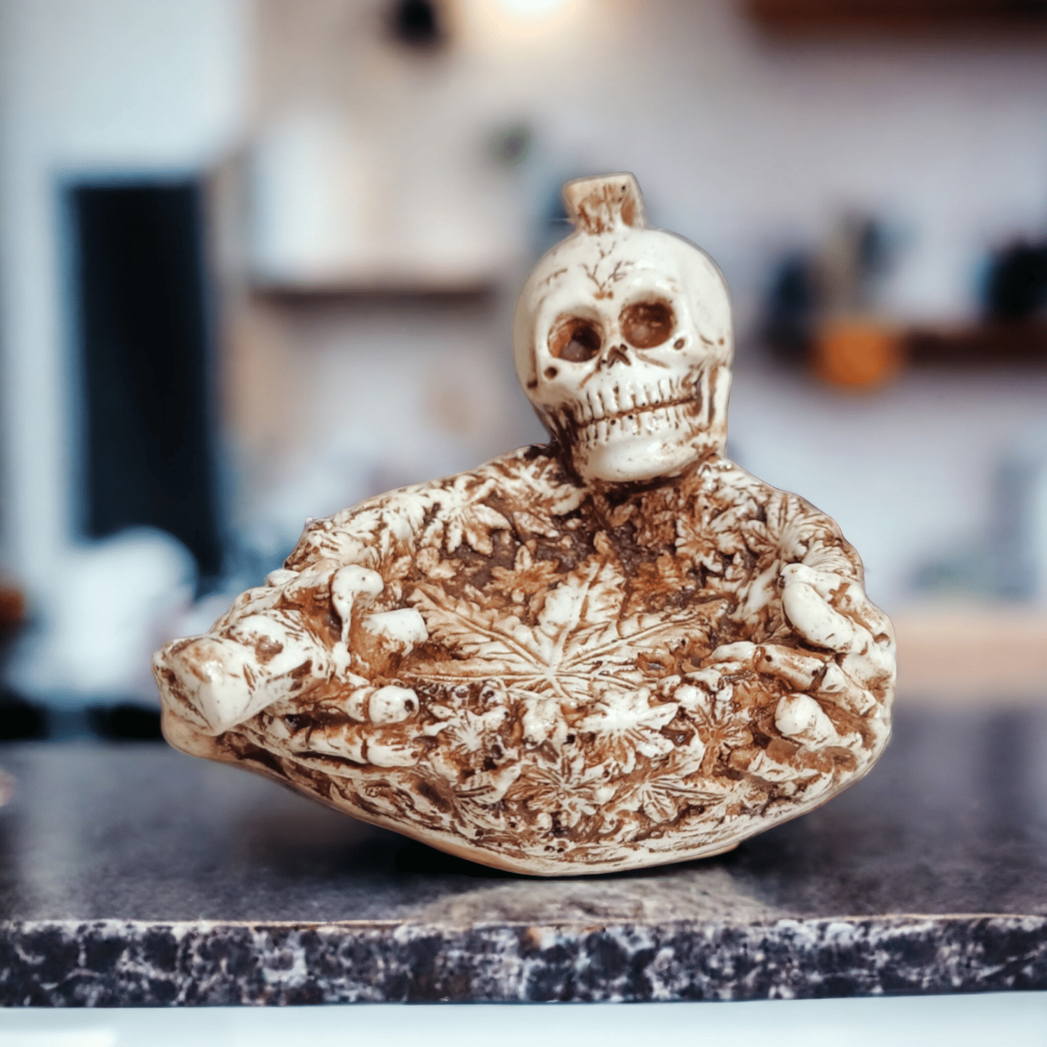 Resin Weed Skeleton Ashtray Home Ornaments for Scary Halloween Decorations, Decorative Skulls, Skeletons Figurines for Bar Accessories, Smoking Room Decor for Smokers Resin Weed Skeleton Ashtray Home Ornaments for Scary Halloween Decorations, Decorative Skulls, Skeletons Figurines for Bar Accessories, Smoking Room Decor for Smokers