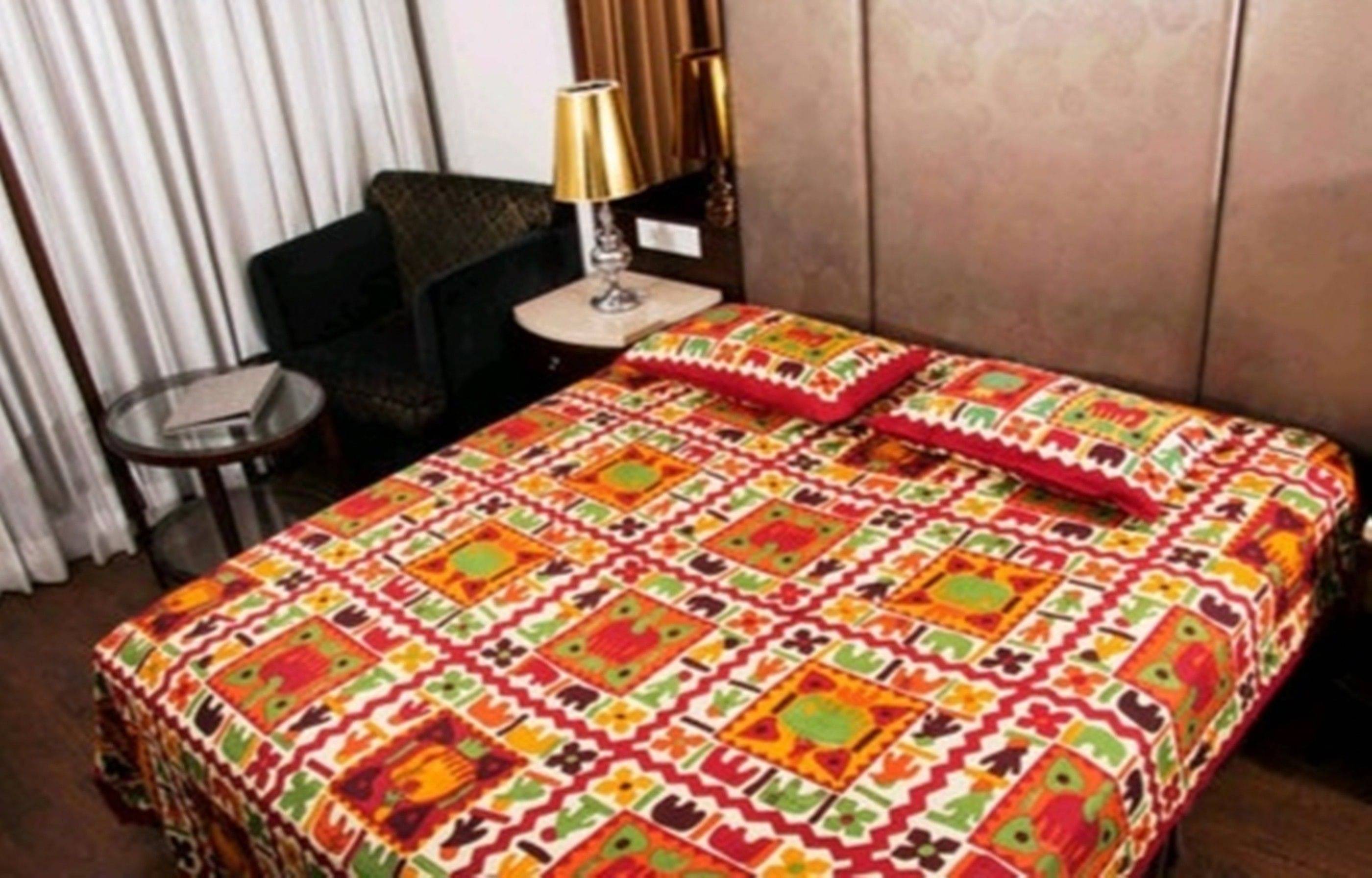     			Batham Handloom Cotton 1 Double Bedsheet with 2 Pillow Covers ( Multicolor )