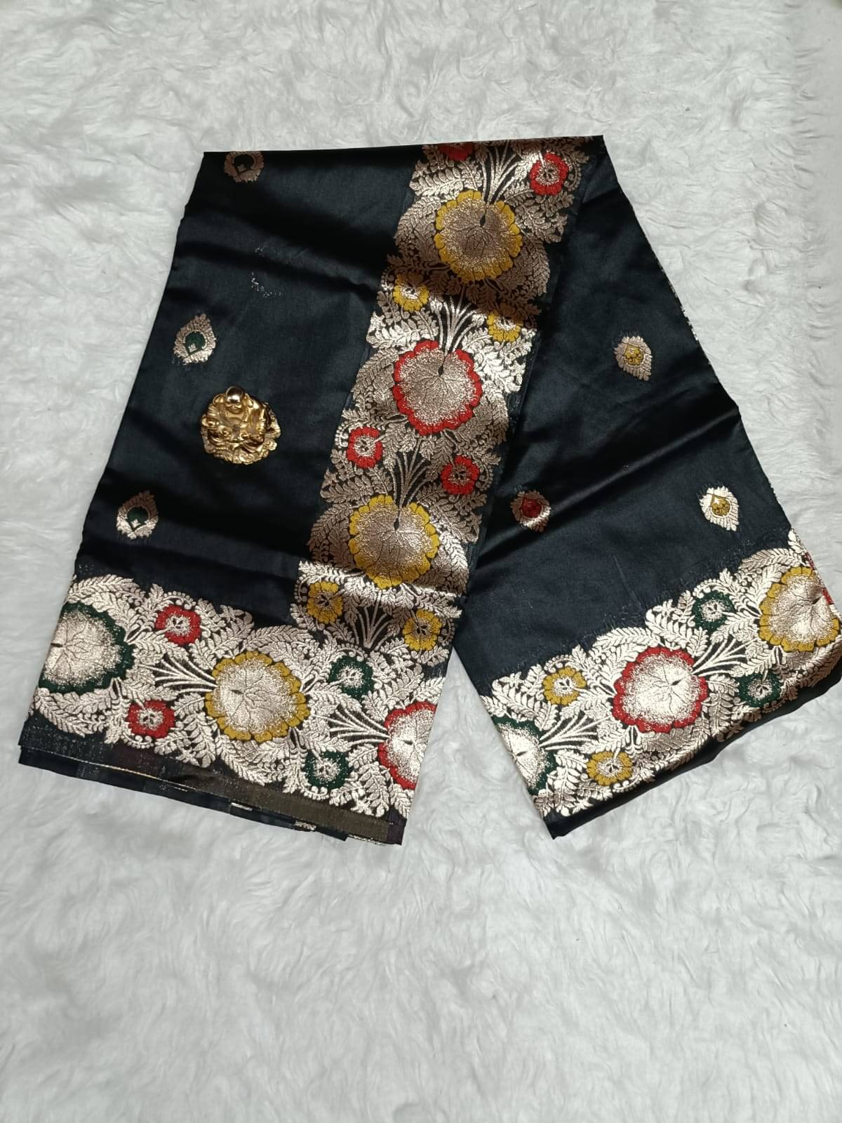 HOUSEOFDREAM Art Silk Embellished Banarasi saree With Unstitched Blouse Piece ( Black ) HOUSEOFDREAM Art Silk Embellished Banarasi saree With Unstitched Blouse Piece ( Black )