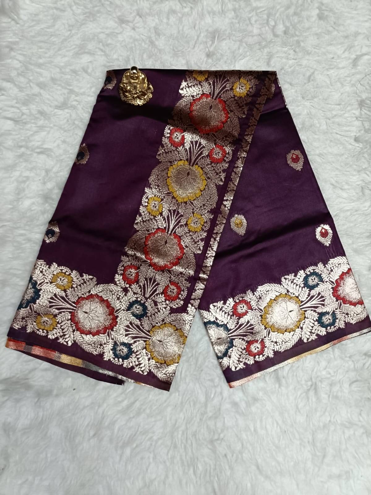     			HOUSEOFDREAM Art Silk Embellished Banarasi saree With Unstitched Blouse Piece ( Wine )