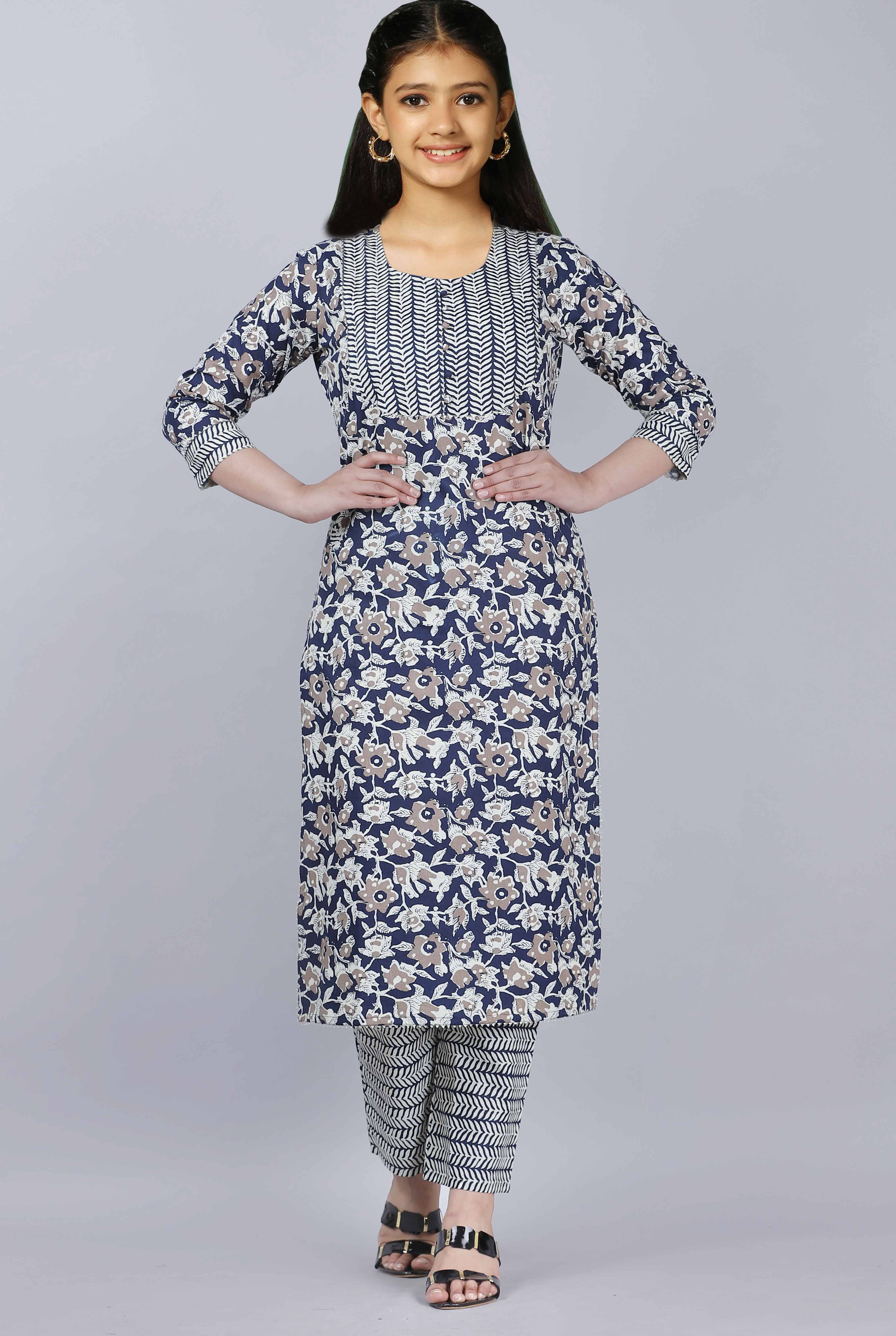     			SATVASHIV Girls Rayon Kurti with Pants ( Pack of 1 , Blue )