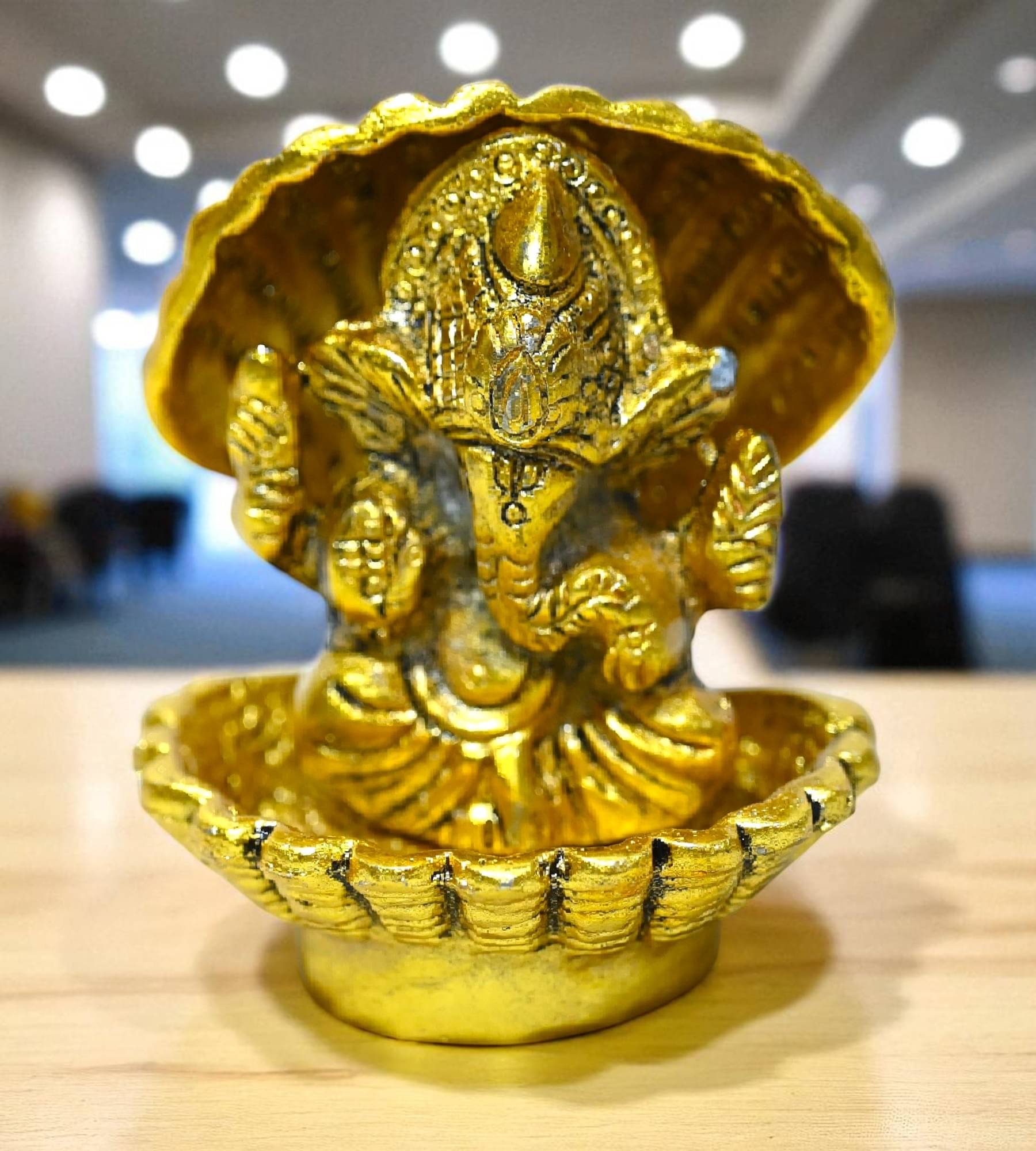     			Sigaram Aluminium Lord Ganesha Idol ( 8 cm )