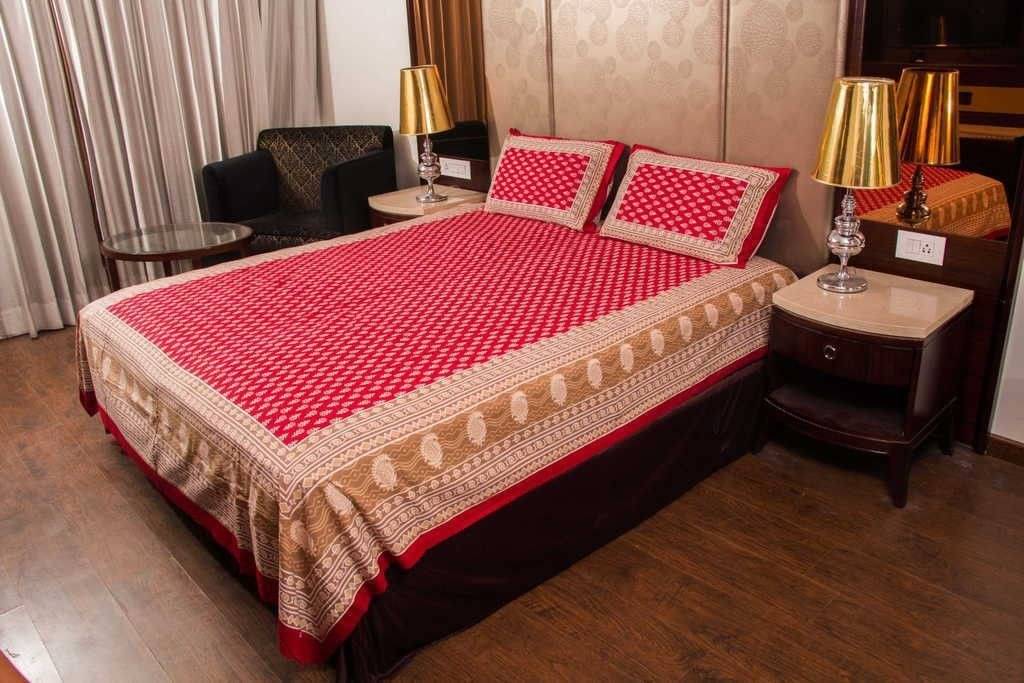 WAR TRADE Cotton 1 Double Bedsheet with 2 Pillow Covers ( Red )     			WAR TRADE Cotton 1 Double Bedsheet with 2 Pillow Covers ( Red )