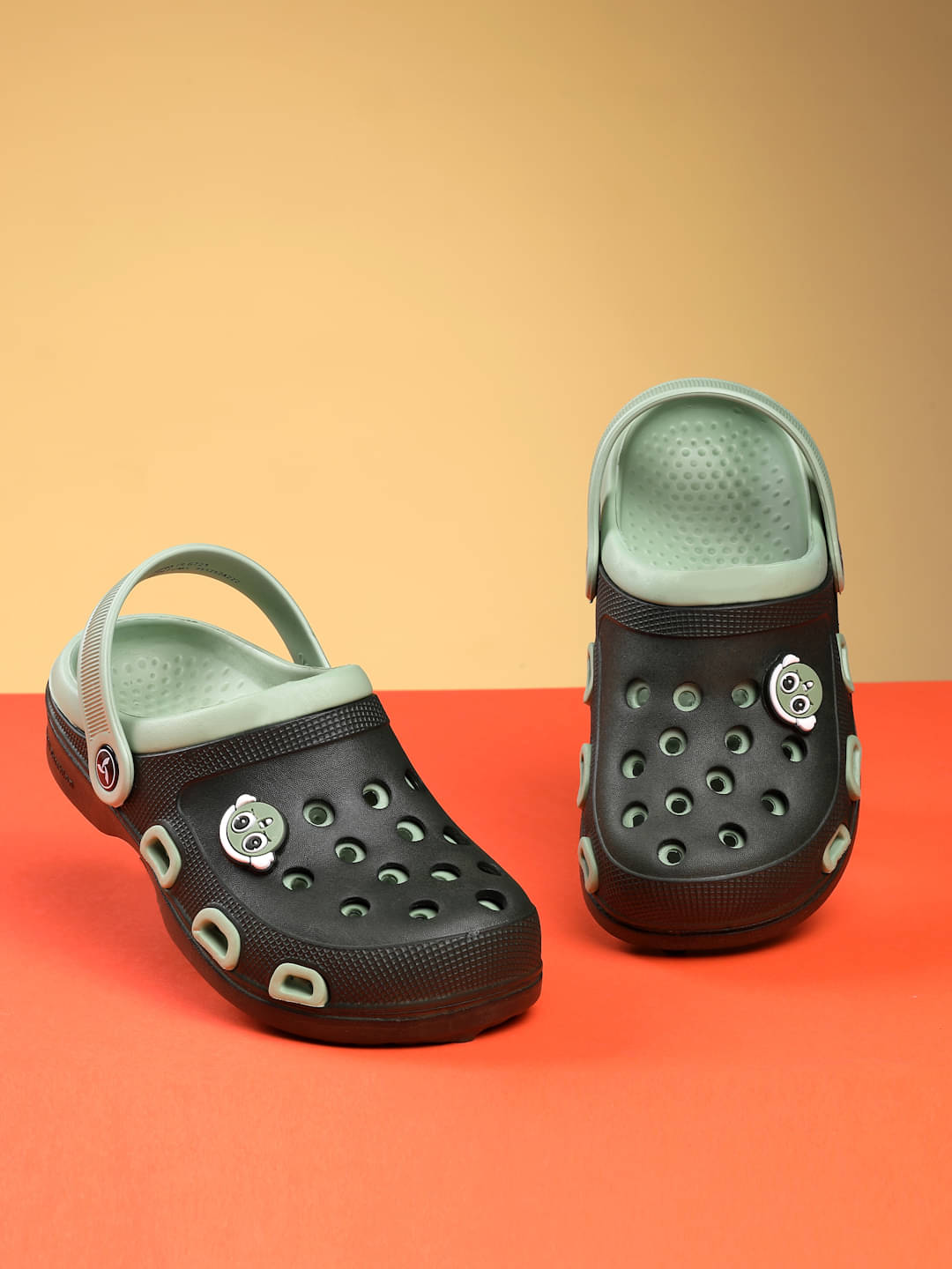     			Dewk Berries - Multicolor Boy's Clogs ( 1 Pair )