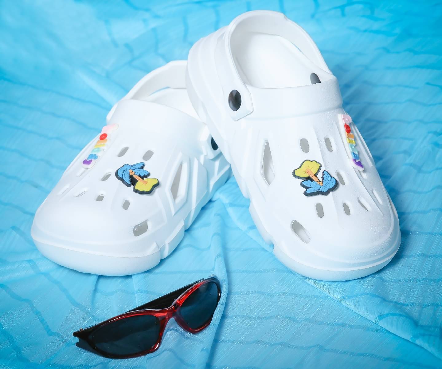     			Dewk Berries - White Boy's Clogs ( 1 Pair )