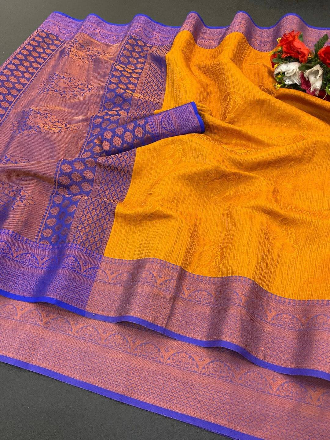     			Krisha Enterprise Jacquard Woven Regular Saree With Unstitched Blouse Piece ( Gold )